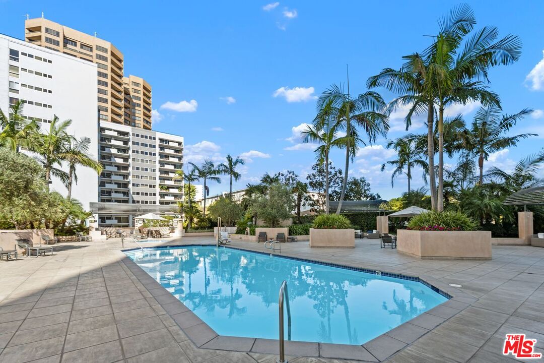 Los Angeles, California, 90024, United States, 3 Bedrooms Bedrooms, ,3 BathroomsBathrooms,Residential,For Sale,1949652