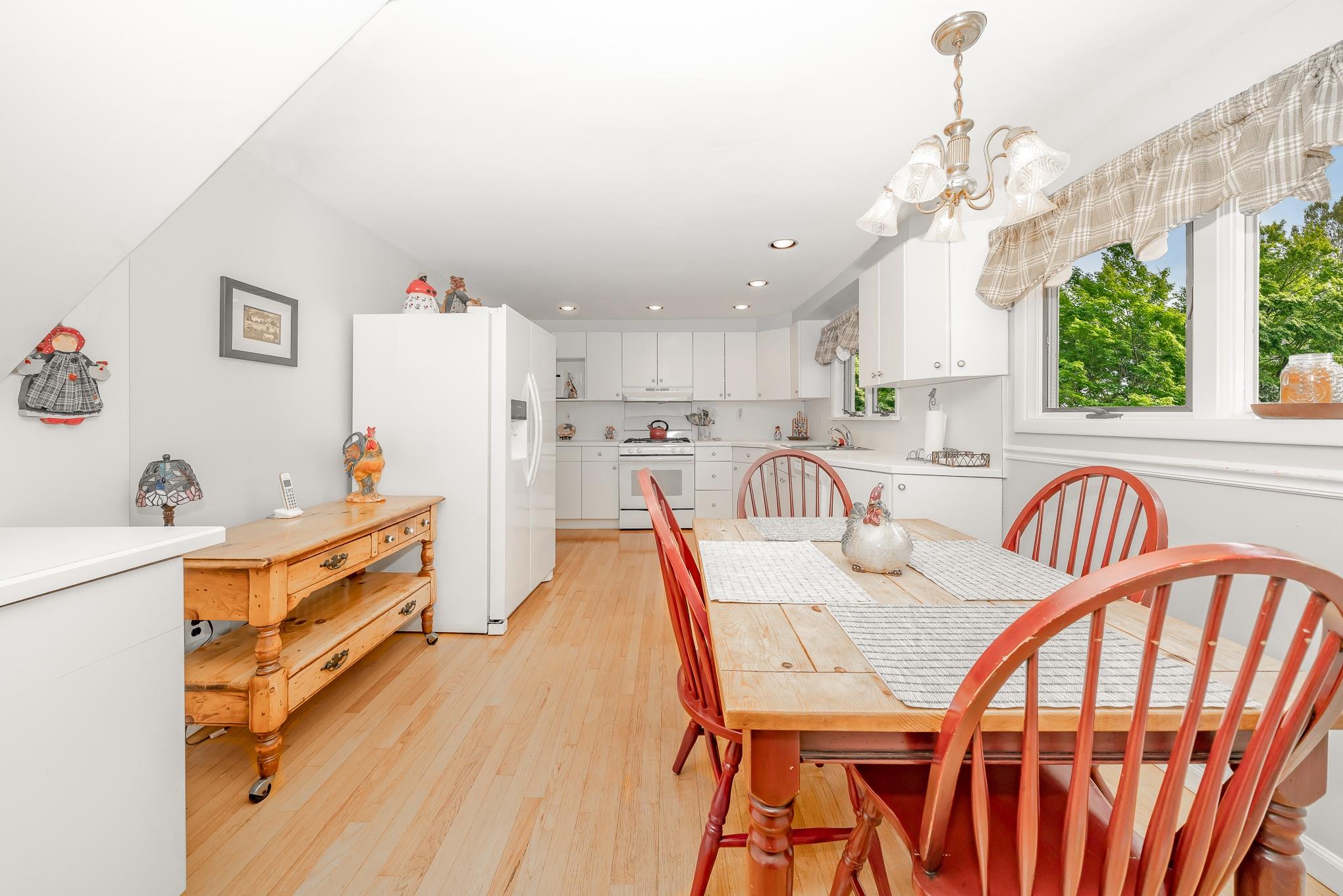 Massapequa, New York, 11758, United States, 4 Bedrooms Bedrooms, ,2 BathroomsBathrooms,Residential,For Sale,1904411