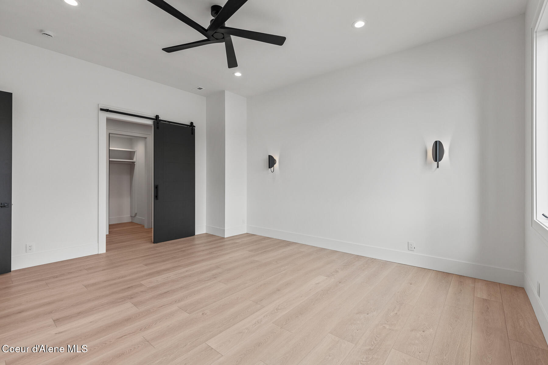 Coeur d'Alene, Idaho, 83814, United States, 5 Bedrooms Bedrooms, ,6 BathroomsBathrooms,Residential,For Sale,1920855