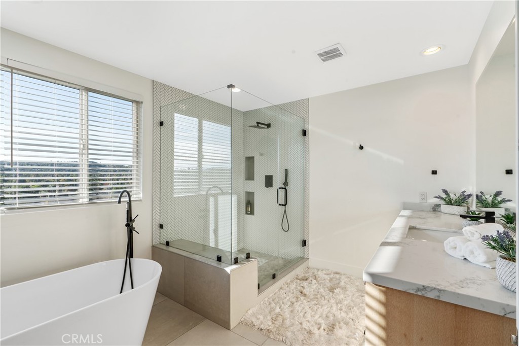 Woodland Hills, California, 91367, United States, 5 Bedrooms Bedrooms, ,4 BathroomsBathrooms,Residential,For Sale,2003511