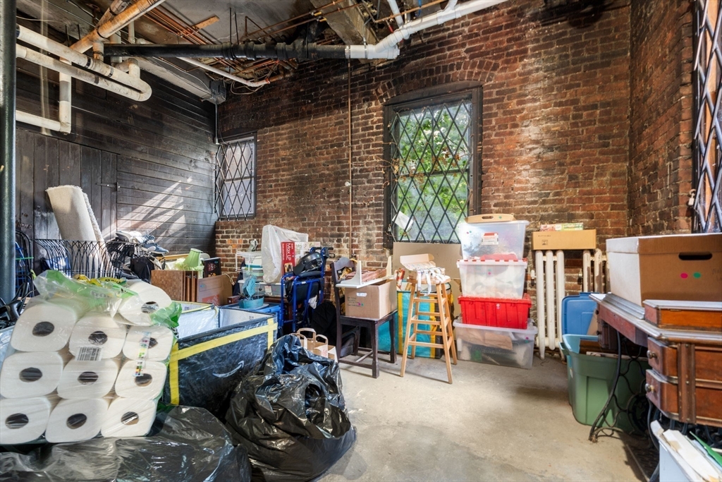 Brookline, Massachusetts, 02446, United States, 2 Bedrooms Bedrooms, ,2 BathroomsBathrooms,Residential,For Sale,1950794