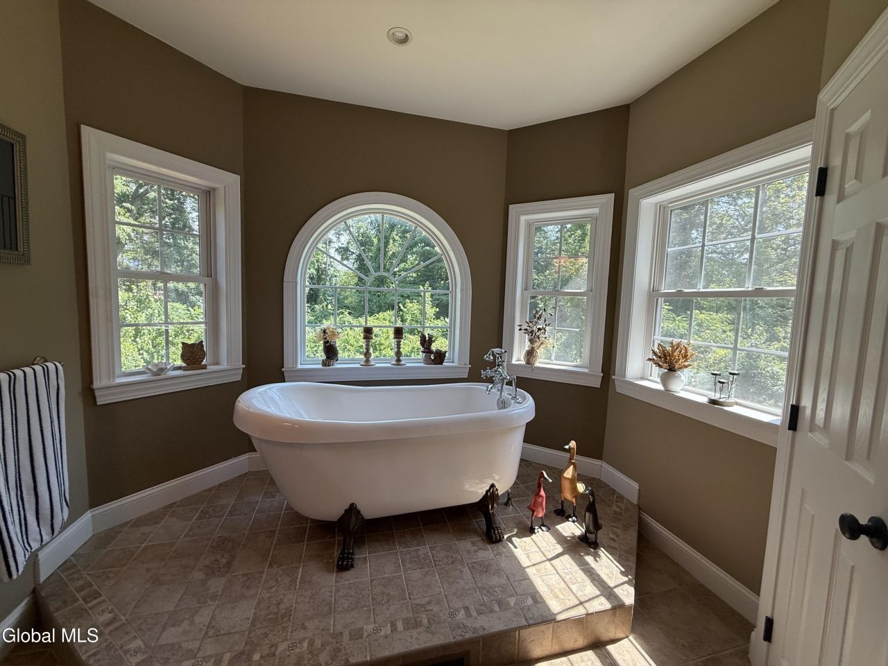 Queensbury, New York, 12804, United States, 4 Bedrooms Bedrooms, ,4 BathroomsBathrooms,Residential,For Sale,1908920