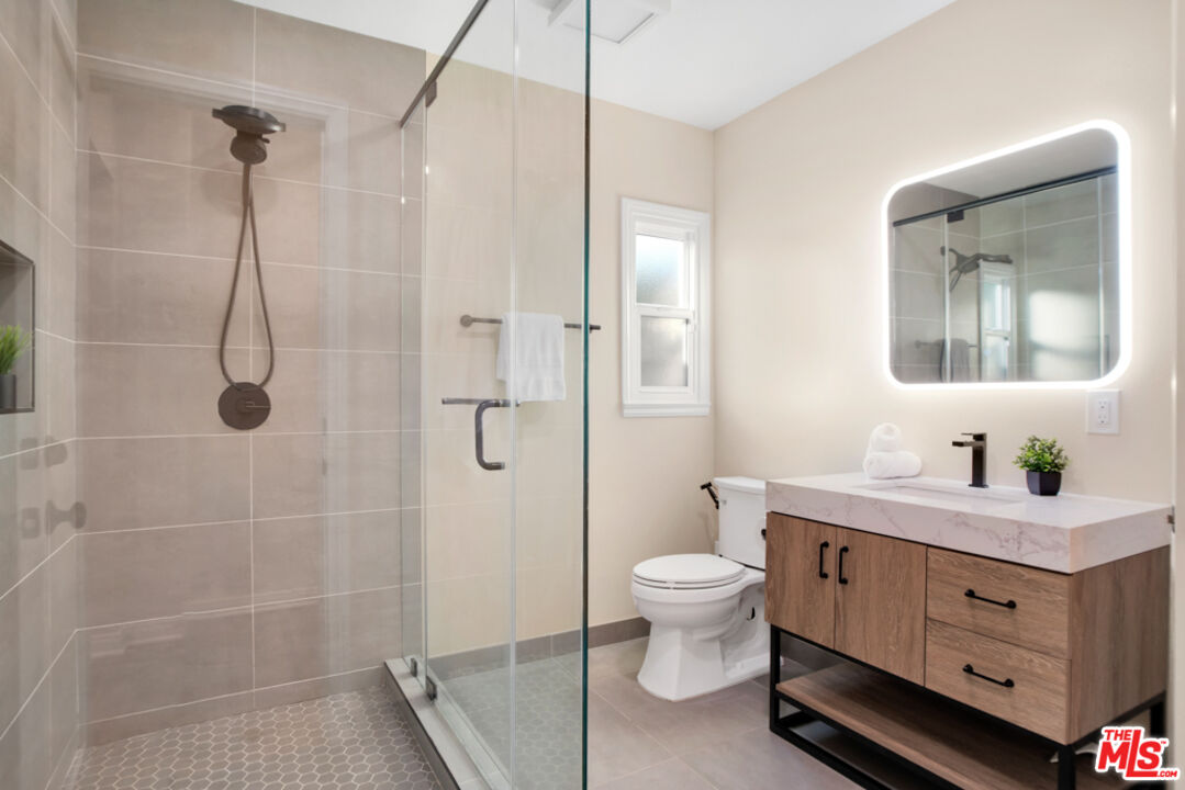 Los Angeles, California, 90025, United States, 5 Bedrooms Bedrooms, ,4 BathroomsBathrooms,Residential,For Sale,1934353