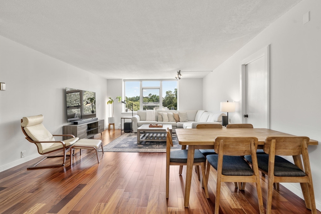 Newton, Massachusetts, 02467, United States, 2 Bedrooms Bedrooms, ,2 BathroomsBathrooms,Residential,For Sale,1901534