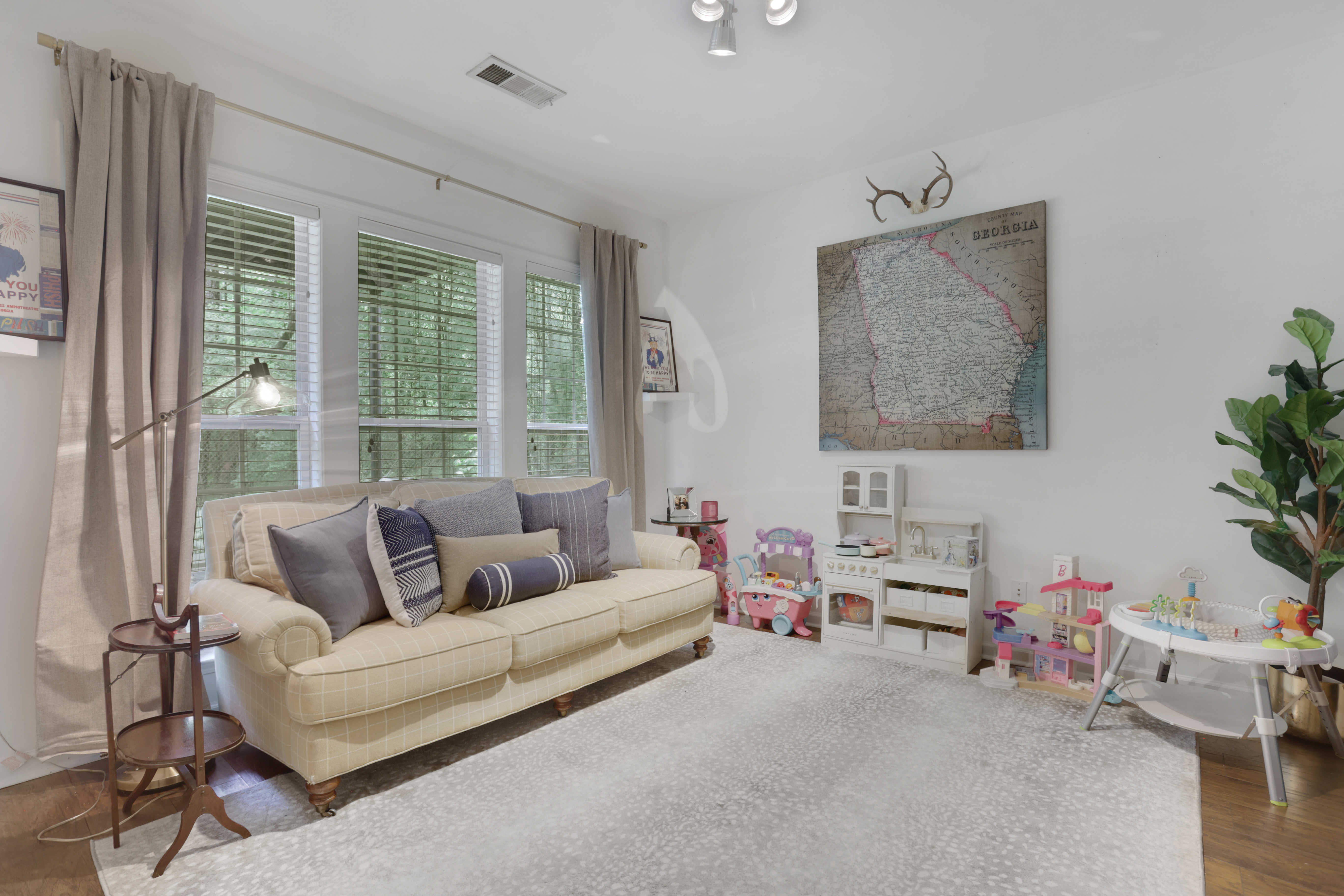  Charming Townhome in Desirable Area - 物件實景