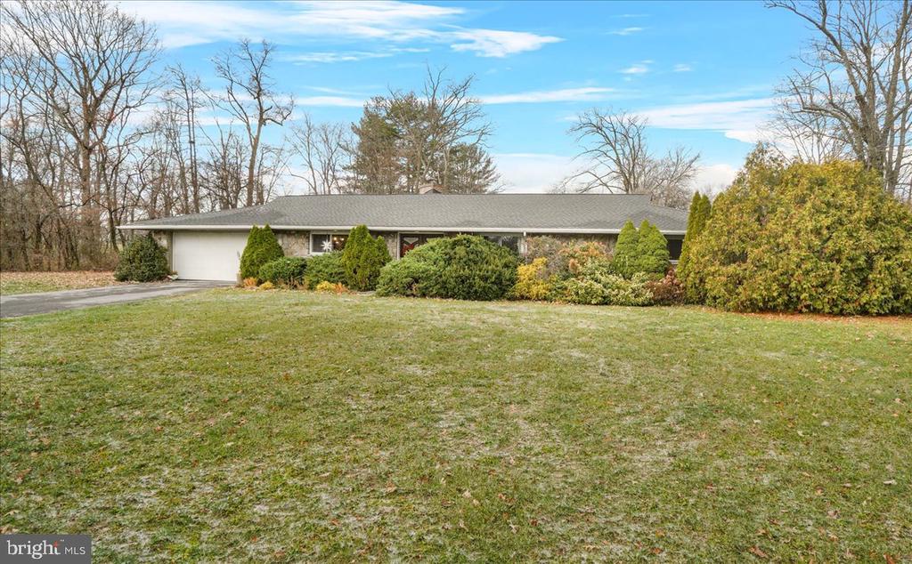 Fayetteville, Pennsylvania, 17222, United States, 3 Bedrooms Bedrooms, ,2 BathroomsBathrooms,Residential,For Sale,1928421