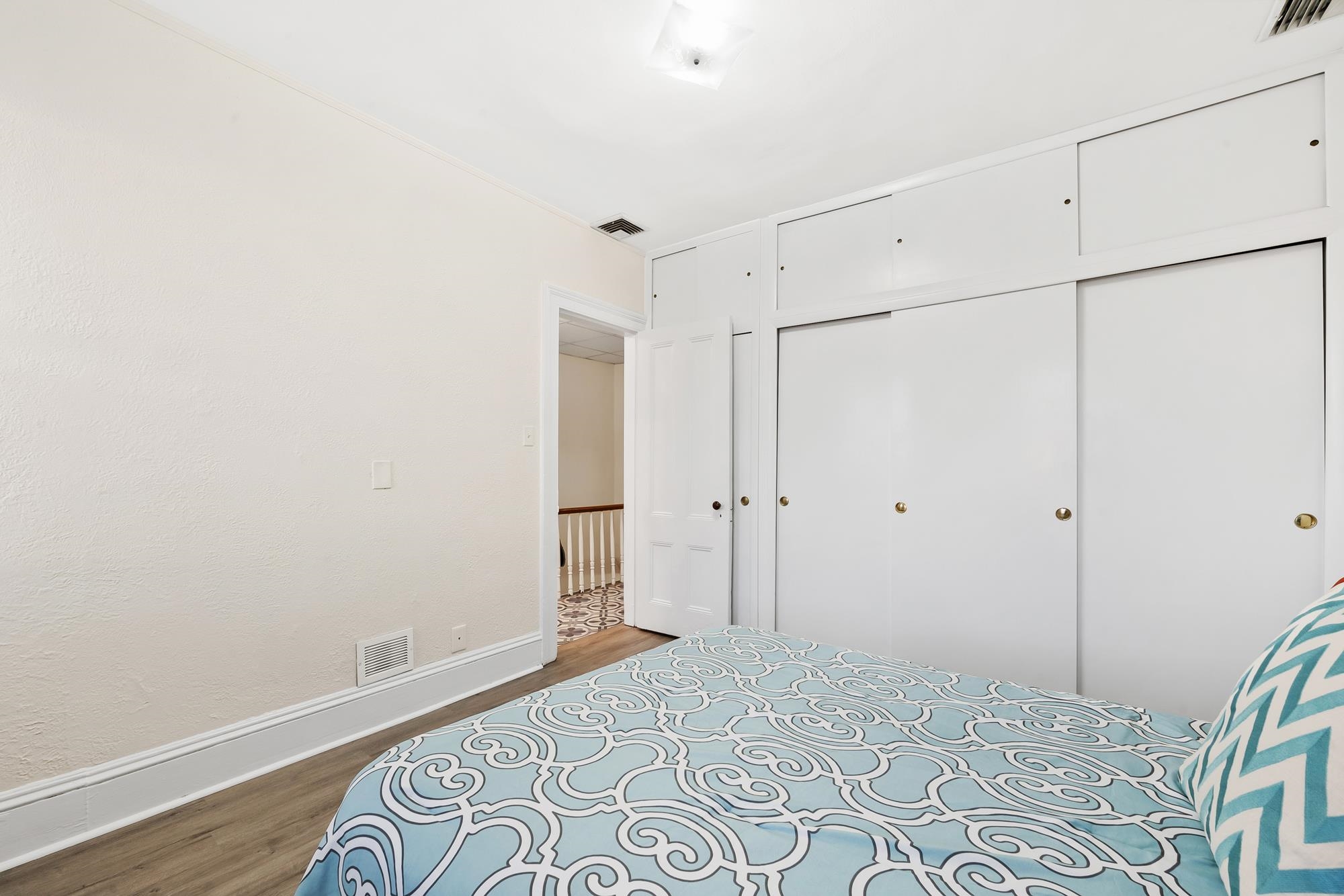 Union City, New Jersey, 07087, United States, 3 Bedrooms Bedrooms, ,2 BathroomsBathrooms,Residential,For Sale,2002067