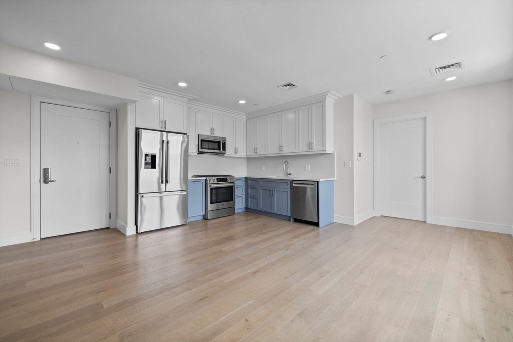 Boston, Massachusetts, 02128, United States, 2 Bedrooms Bedrooms, ,2 BathroomsBathrooms,Residential,For Sale,1929119
