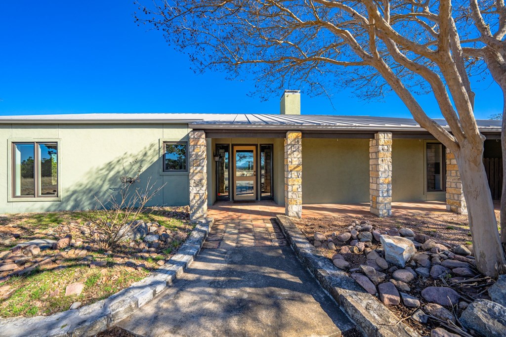 Kerrville, Texas, 78028, United States, 4 Bedrooms Bedrooms, ,5 BathroomsBathrooms,Residential,For Sale,1740072