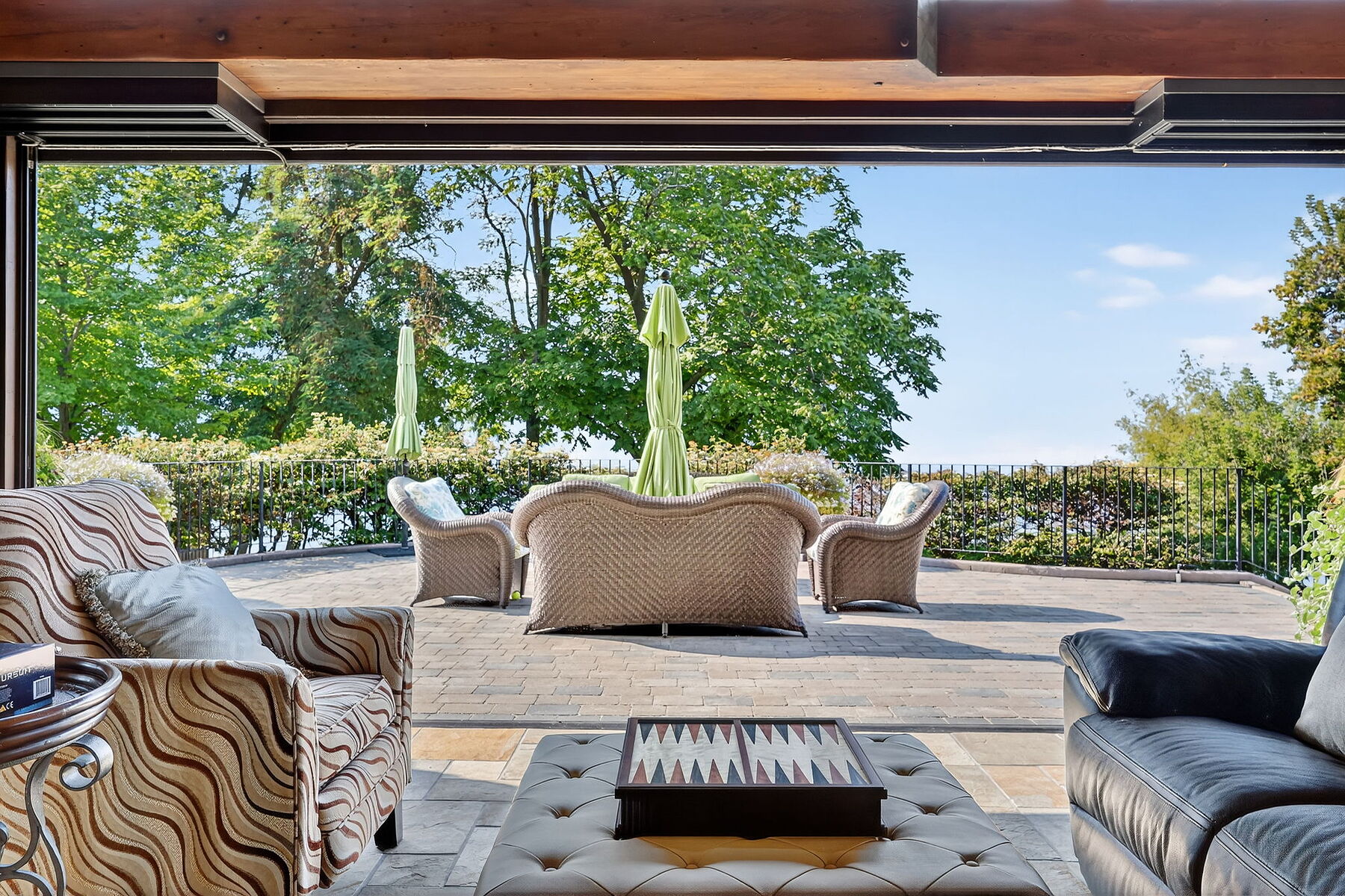  Distinguished Lakefront Estate - 物件實景