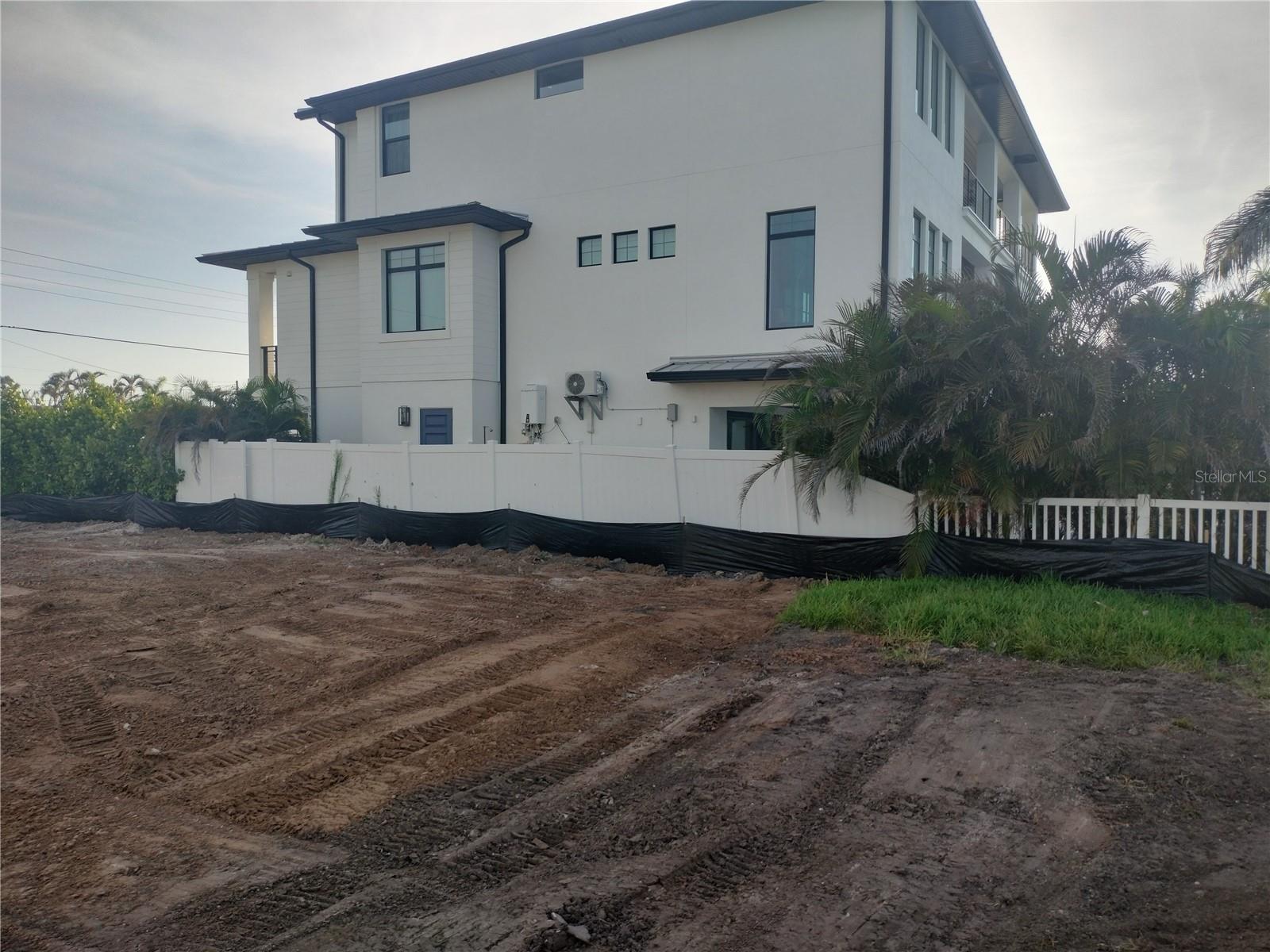 REDINGTON BEACH, Florida, 33708, United States, 1 Bedroom Bedrooms, ,1 BathroomBathrooms,Residential,For Sale,1731991