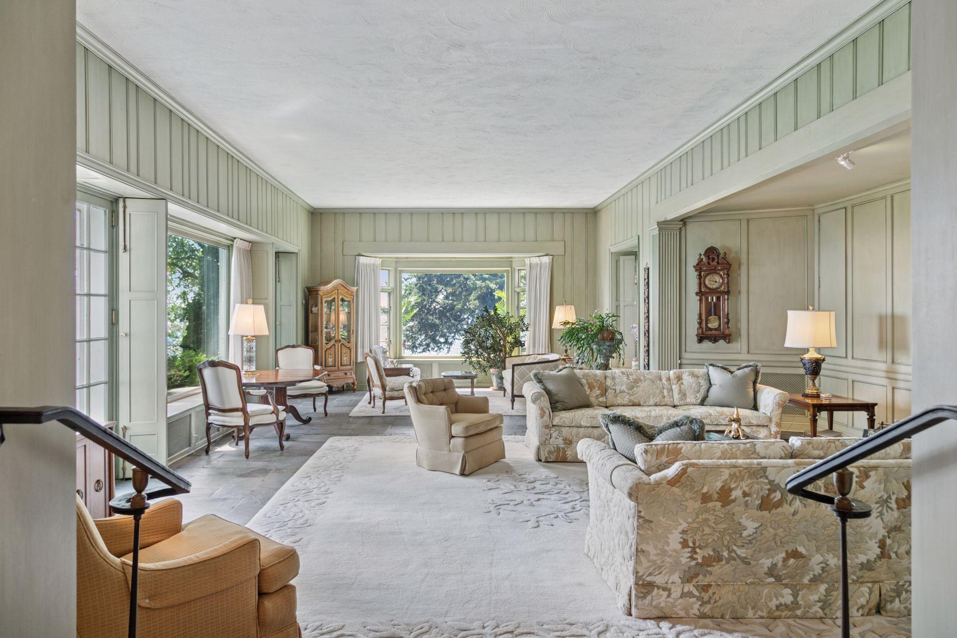 Wayzata, Minnesota, 55391, United States, 5 Bedrooms Bedrooms, ,4 BathroomsBathrooms,Residential,For Sale,1847382