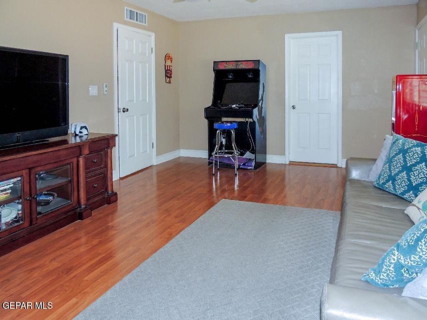 El Paso, Texas, 79935, United States, 4 Bedrooms Bedrooms, ,2 BathroomsBathrooms,Residential,For Sale,1923244