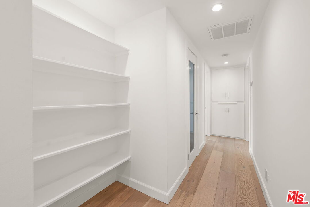 Los Angeles, California, 90046, United States, 3 Bedrooms Bedrooms, ,3 BathroomsBathrooms,Residential,For Sale,1989732