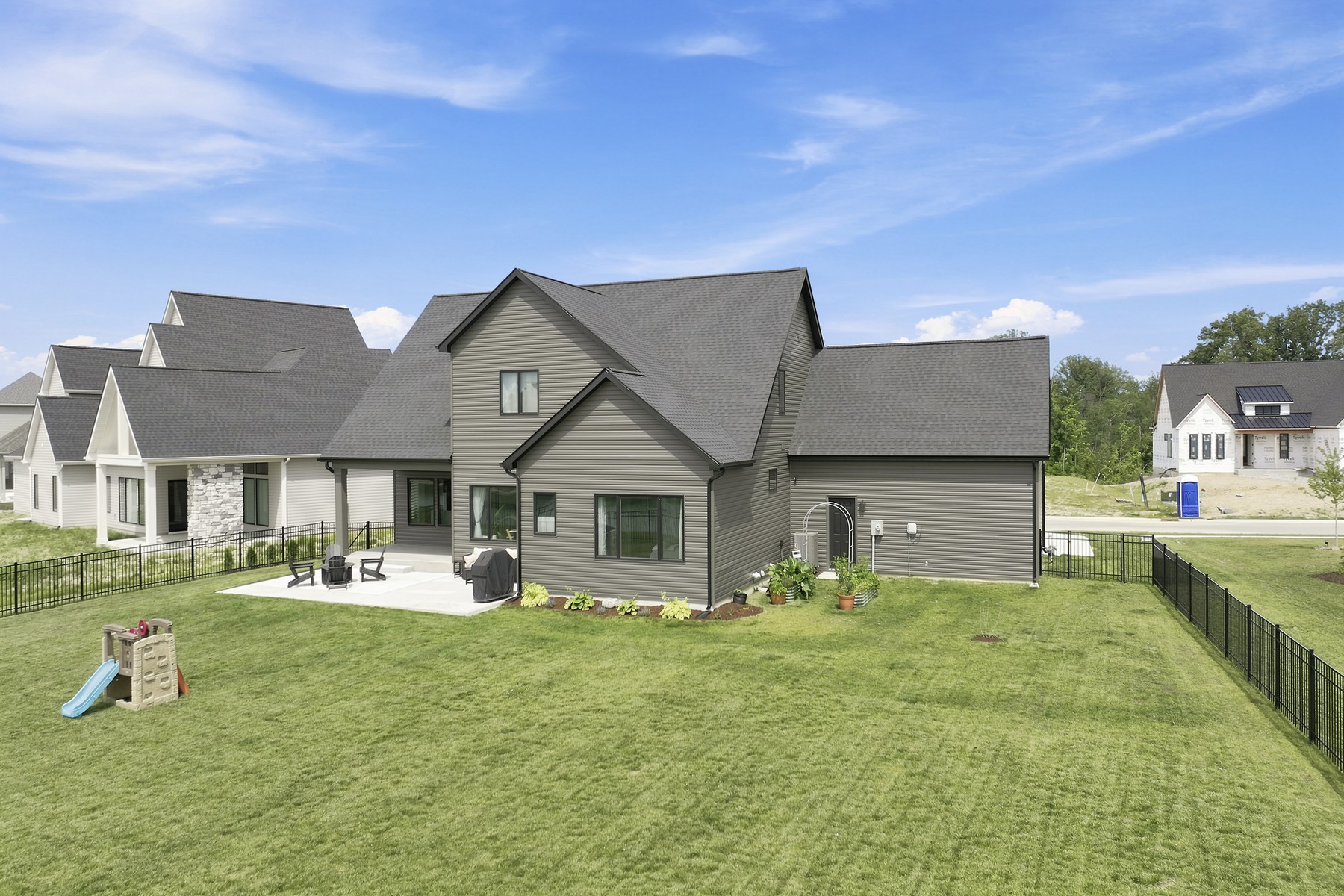  Better Than New Two Story Home in Desirable Fort Wayne Community - 物件實景