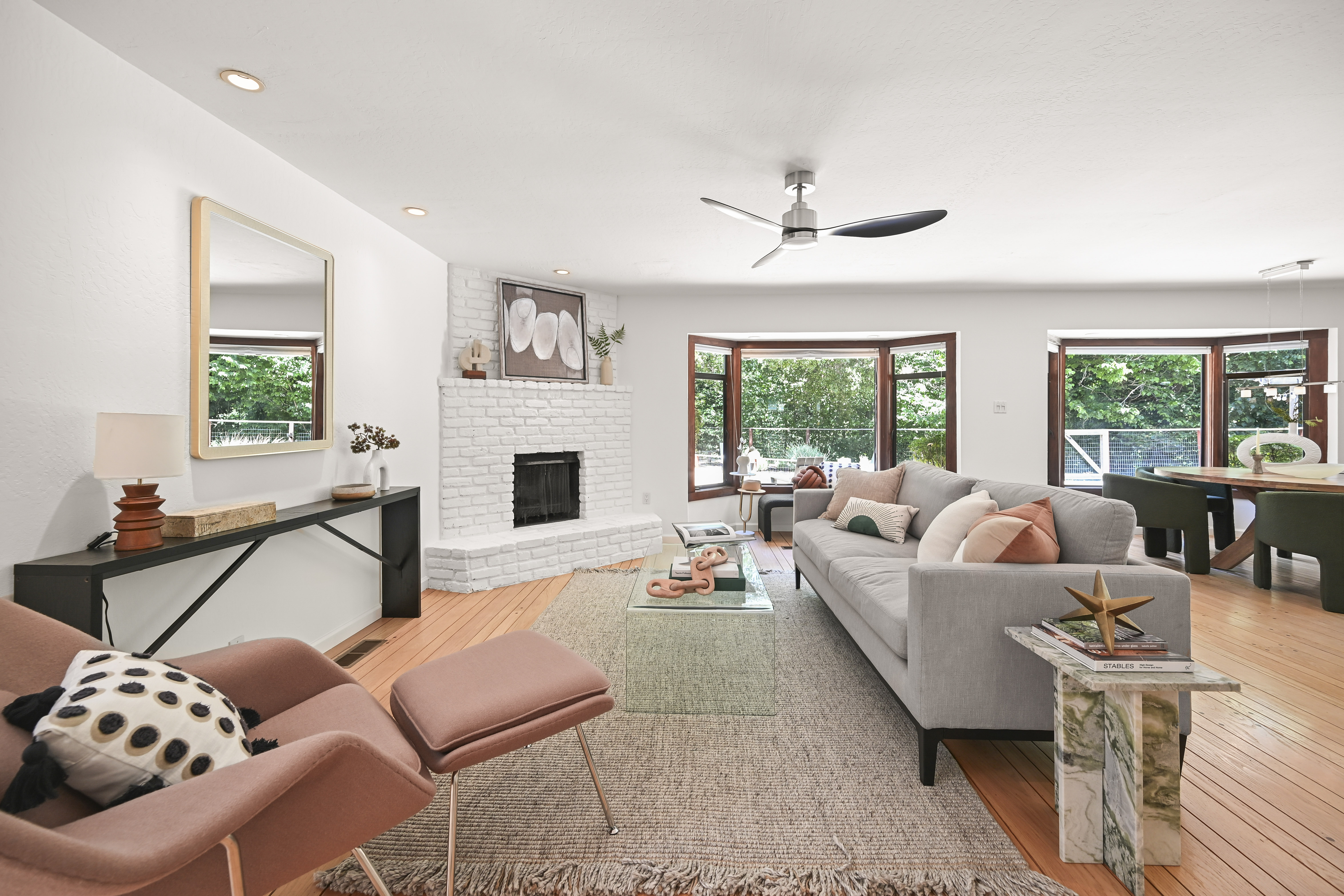  Exceptional Creekside Home in Desirable Saranap - 物件實景