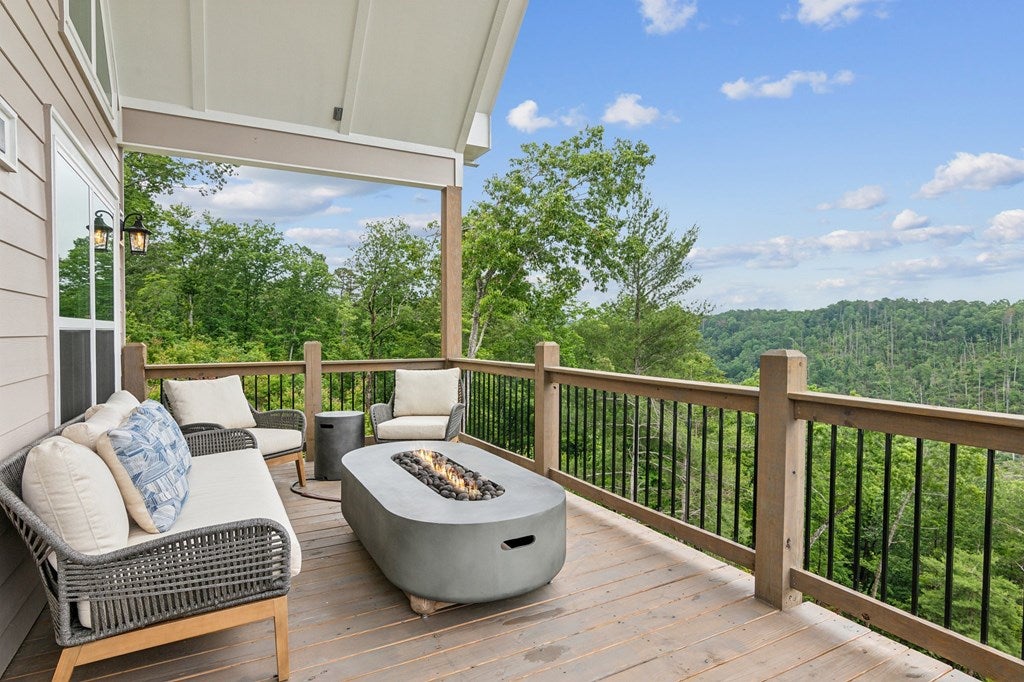Ellijay, Georgia, 30540, United States, 3 Bedrooms Bedrooms, ,3 BathroomsBathrooms,Residential,For Sale,1859114