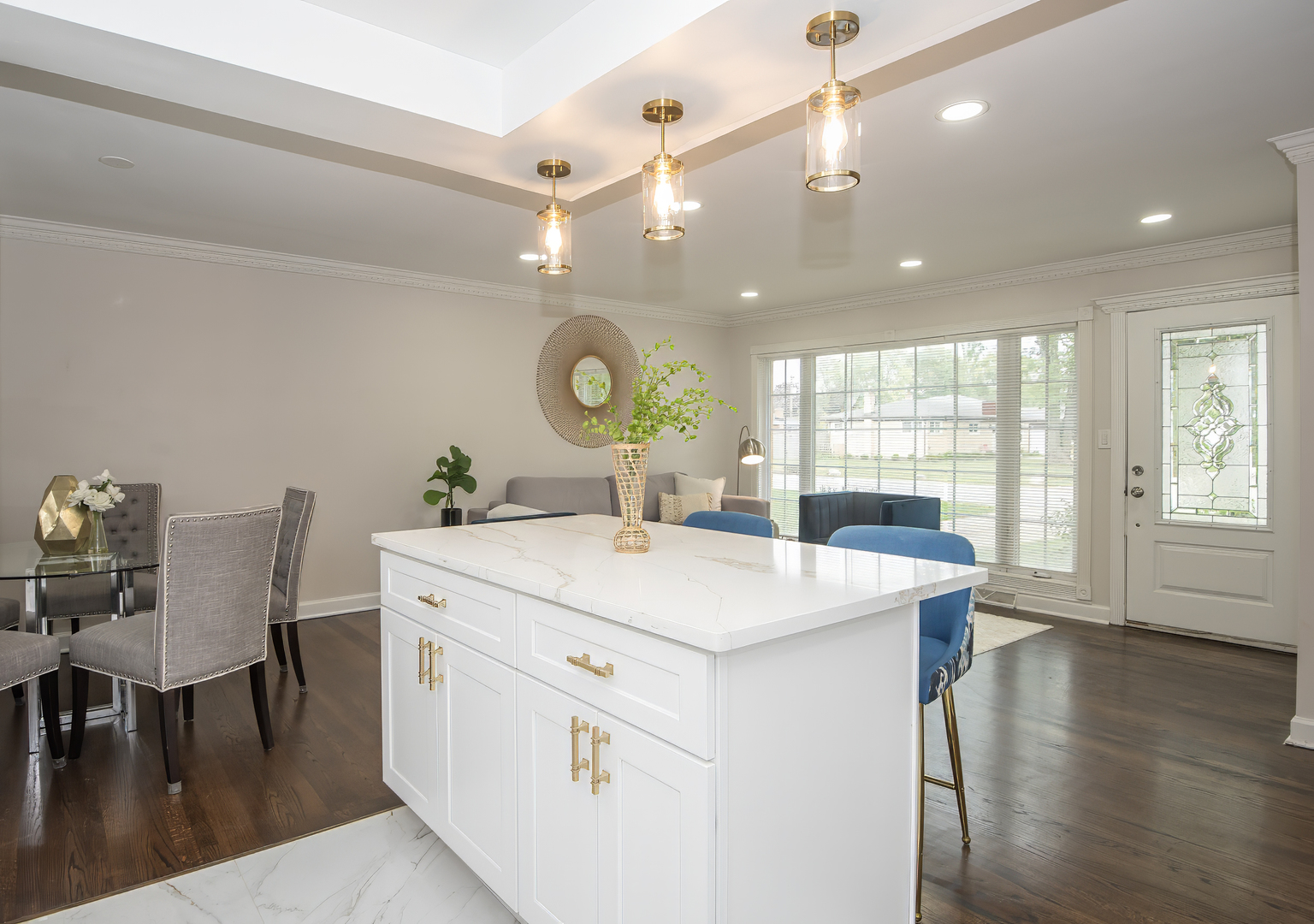 Glenview, Illinois, 60025, United States, 5 Bedrooms Bedrooms, ,3 BathroomsBathrooms,Residential,For Sale,1995942