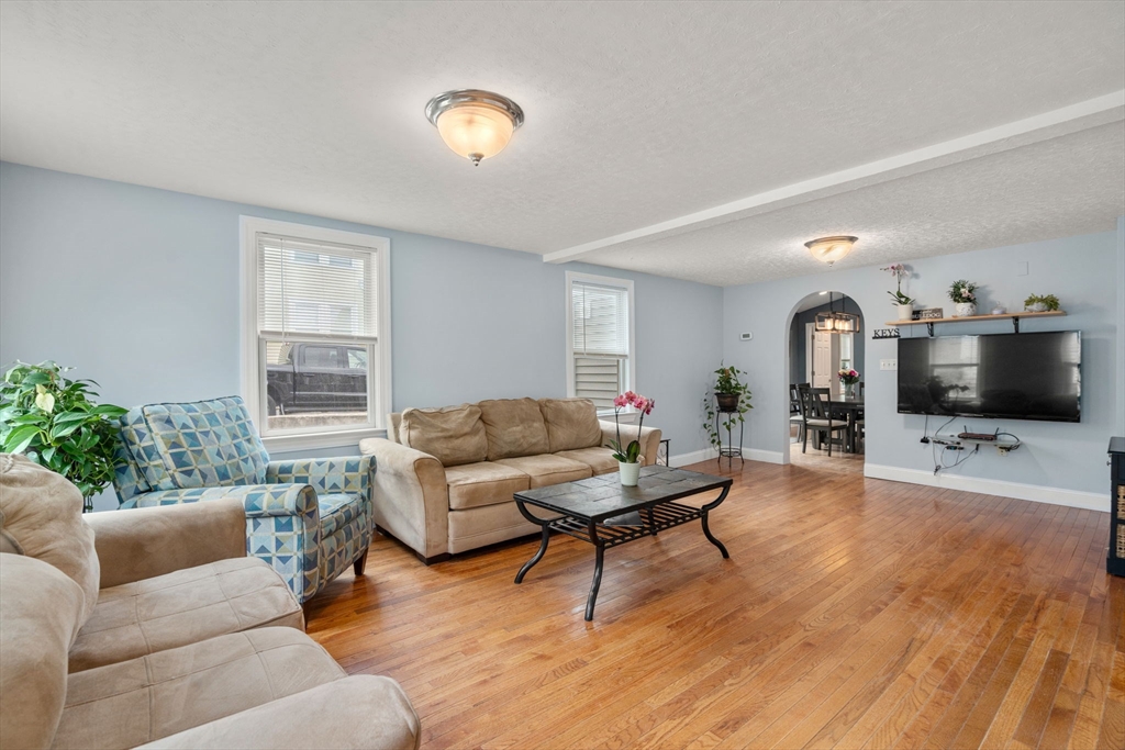 Wakefield, Massachusetts, 01880, United States, 5 Bedrooms Bedrooms, ,3 BathroomsBathrooms,Residential,For Sale,1837062