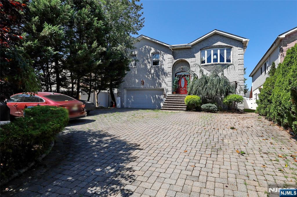 North Arlington, New Jersey, 07031, United States, 6 Bedrooms Bedrooms, ,4 BathroomsBathrooms,Residential,For Sale,1974124