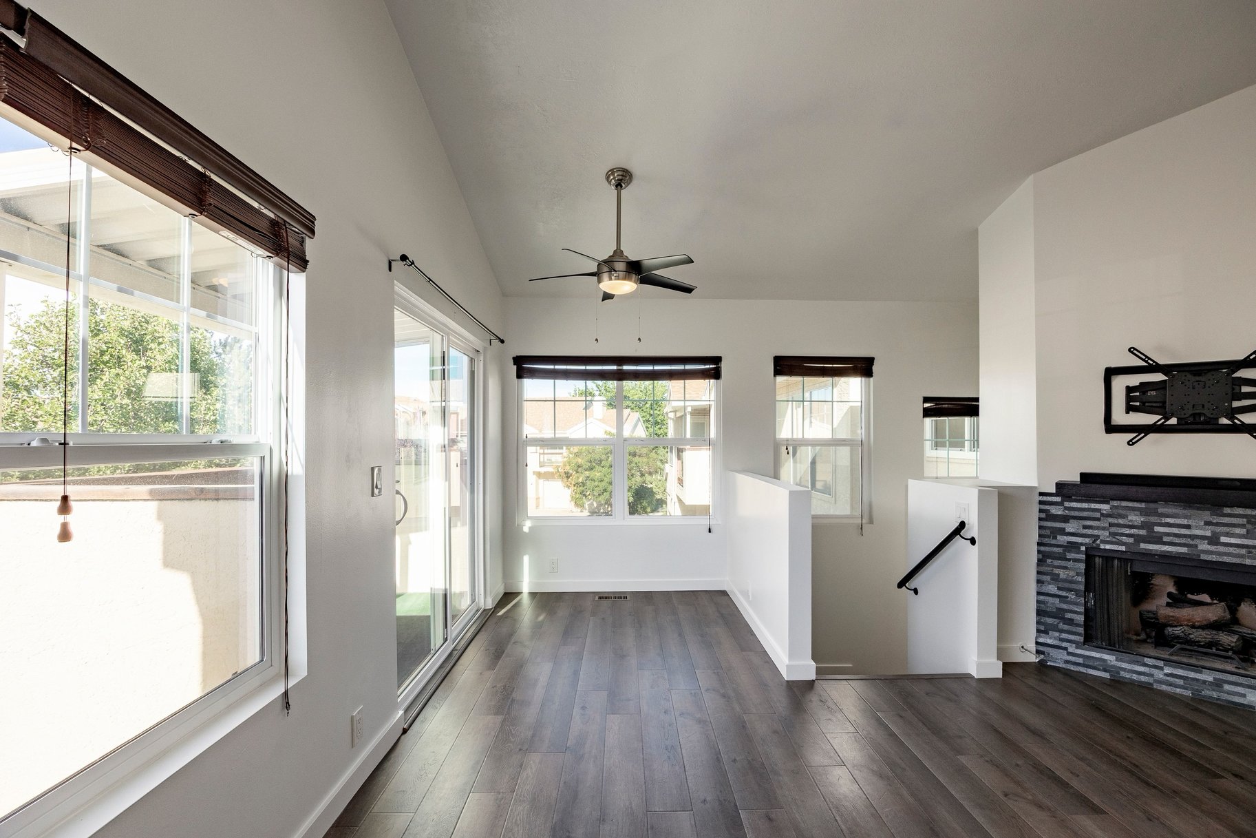  A Condo That Lives Like a Townhome with No Shared Walls - 物件實景
