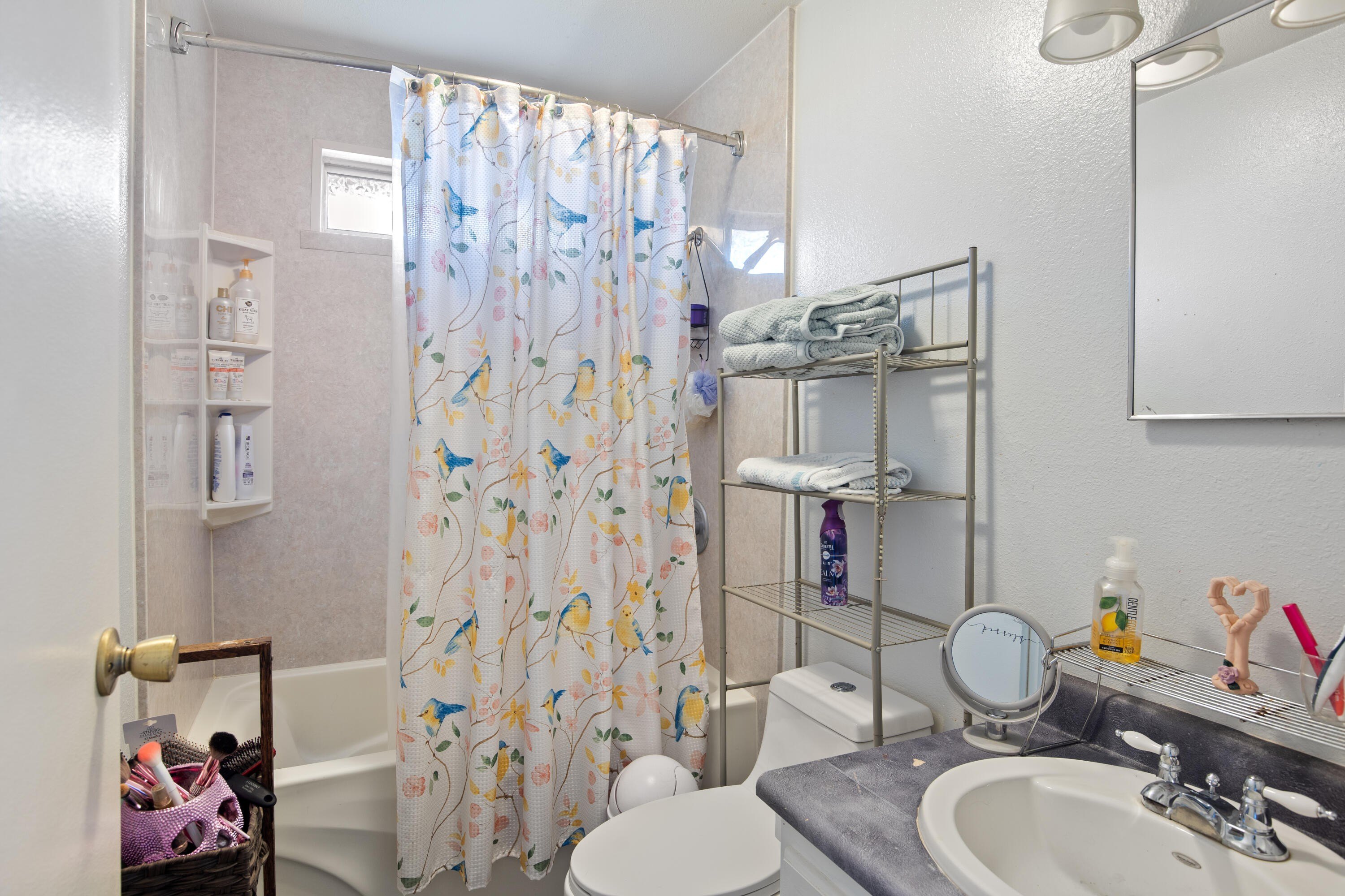 Williams, Oregon, 97544, United States, 3 Bedrooms Bedrooms, ,2 BathroomsBathrooms,Residential,For Sale,1983882