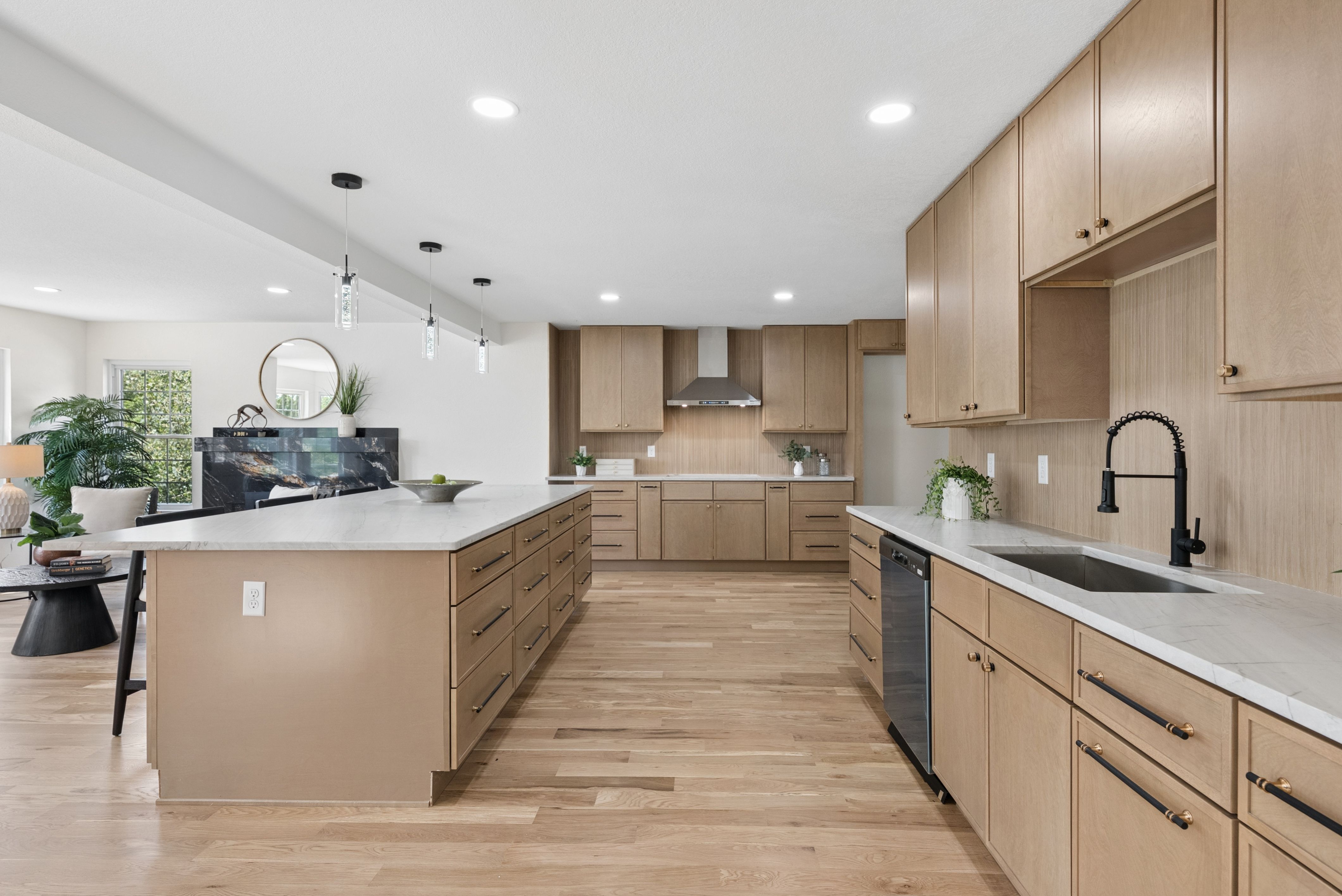  Nestled on a cul-de-sac in the sought-after Piney Creek neighborhood, - 物件實景