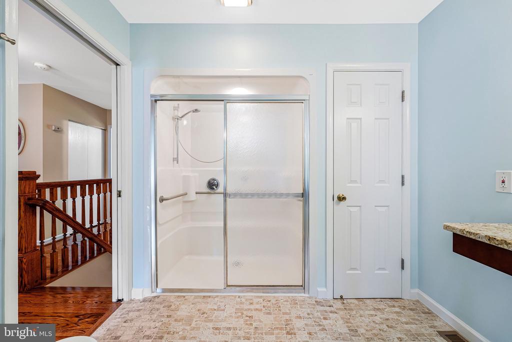 Burke, Virginia, 22015, United States, 3 Bedrooms Bedrooms, ,3 BathroomsBathrooms,Residential,For Sale,2049258