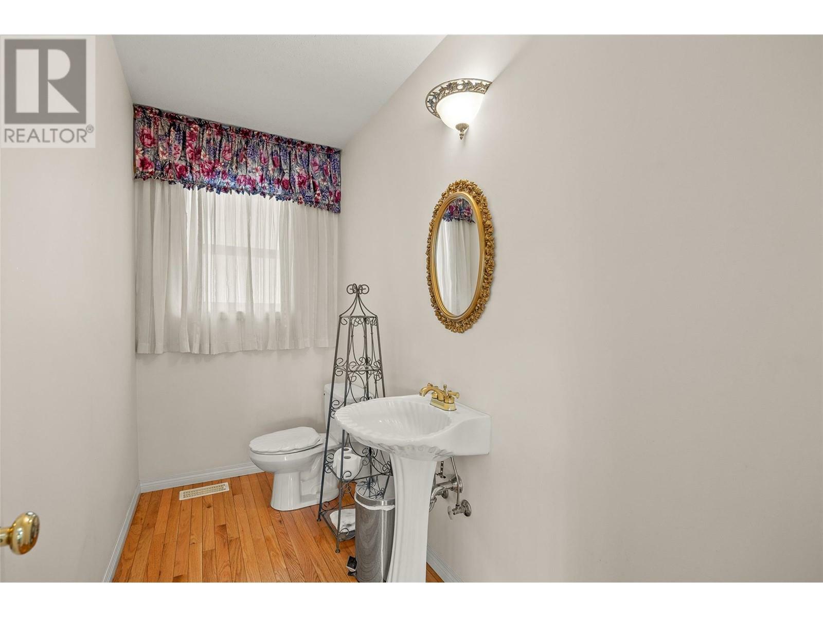KELOWNA, British Columbia, V1V 1X3, CA, 4 Bedrooms Bedrooms, ,3 BathroomsBathrooms,Residential,For Sale,1876353