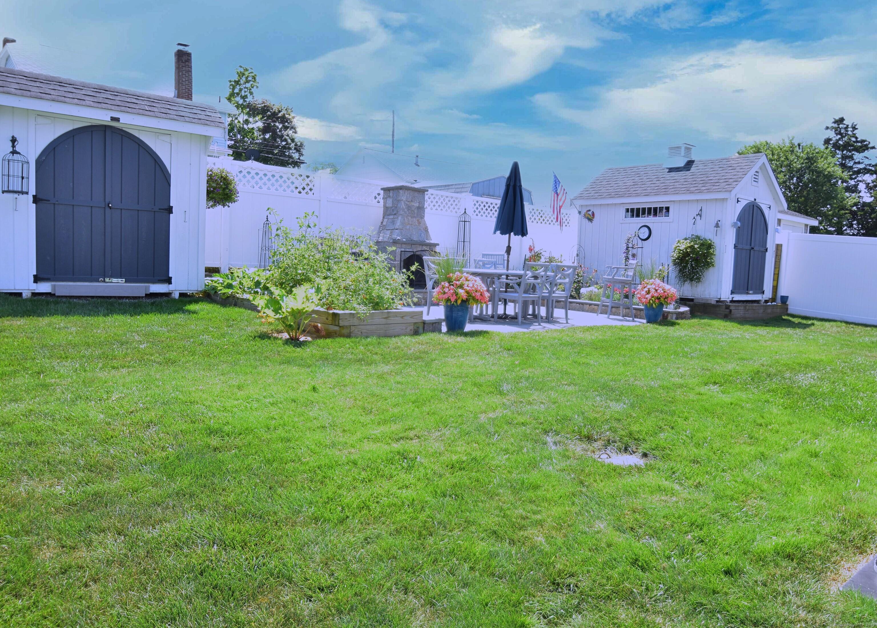 Clinton, Connecticut, 06413, United States, 3 Bedrooms Bedrooms, ,2 BathroomsBathrooms,Residential,For Sale,1914368