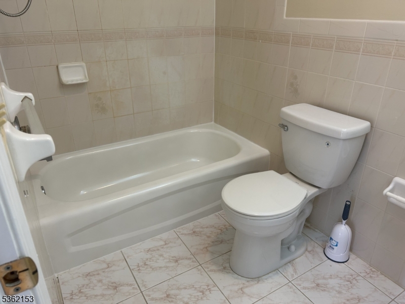 Newark City, New Jersey, 07105, United States, 2 Bedrooms Bedrooms, ,3 BathroomsBathrooms,Residential,For Sale,1849071