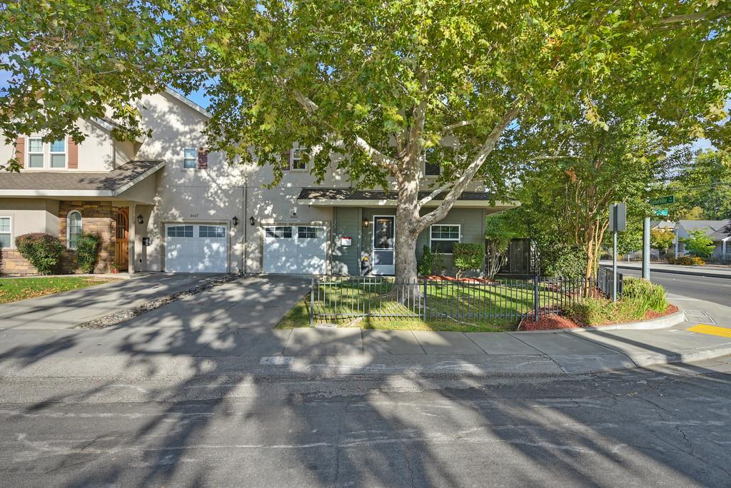 Sacramento, California, 95818, United States, 3 Bedrooms Bedrooms, ,3 BathroomsBathrooms,Residential,For Sale,1954862
