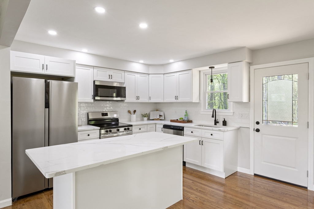 Mansfield, Massachusetts, 02048, United States, 4 Bedrooms Bedrooms, ,2 BathroomsBathrooms,Residential,For Sale,1942588