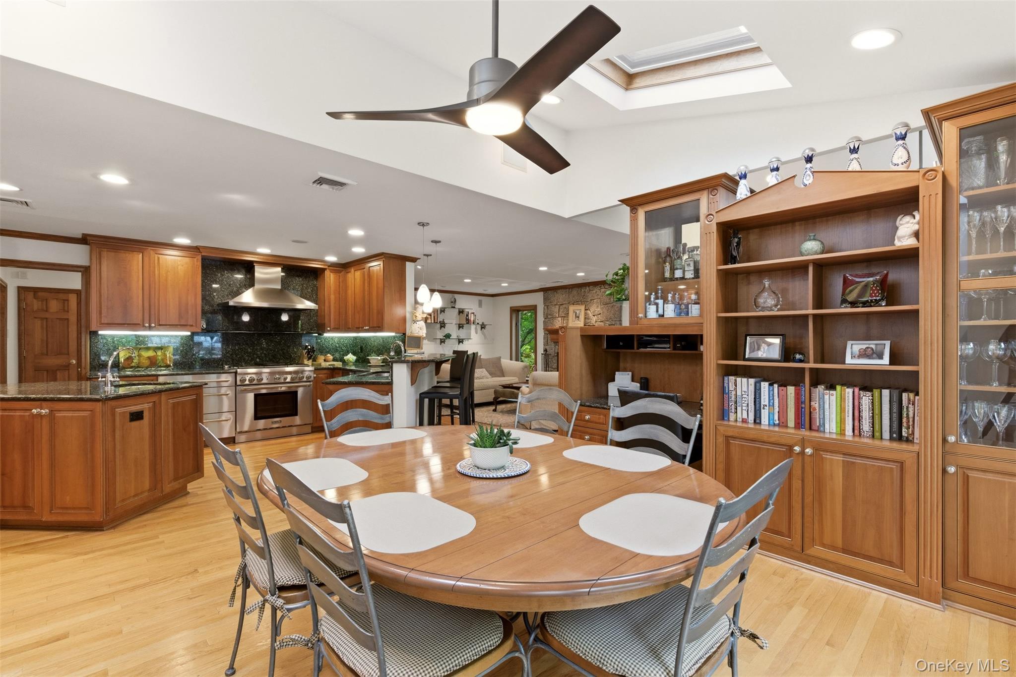  17 Holden Lane, Bayville, NY, 11709 - 物件實景