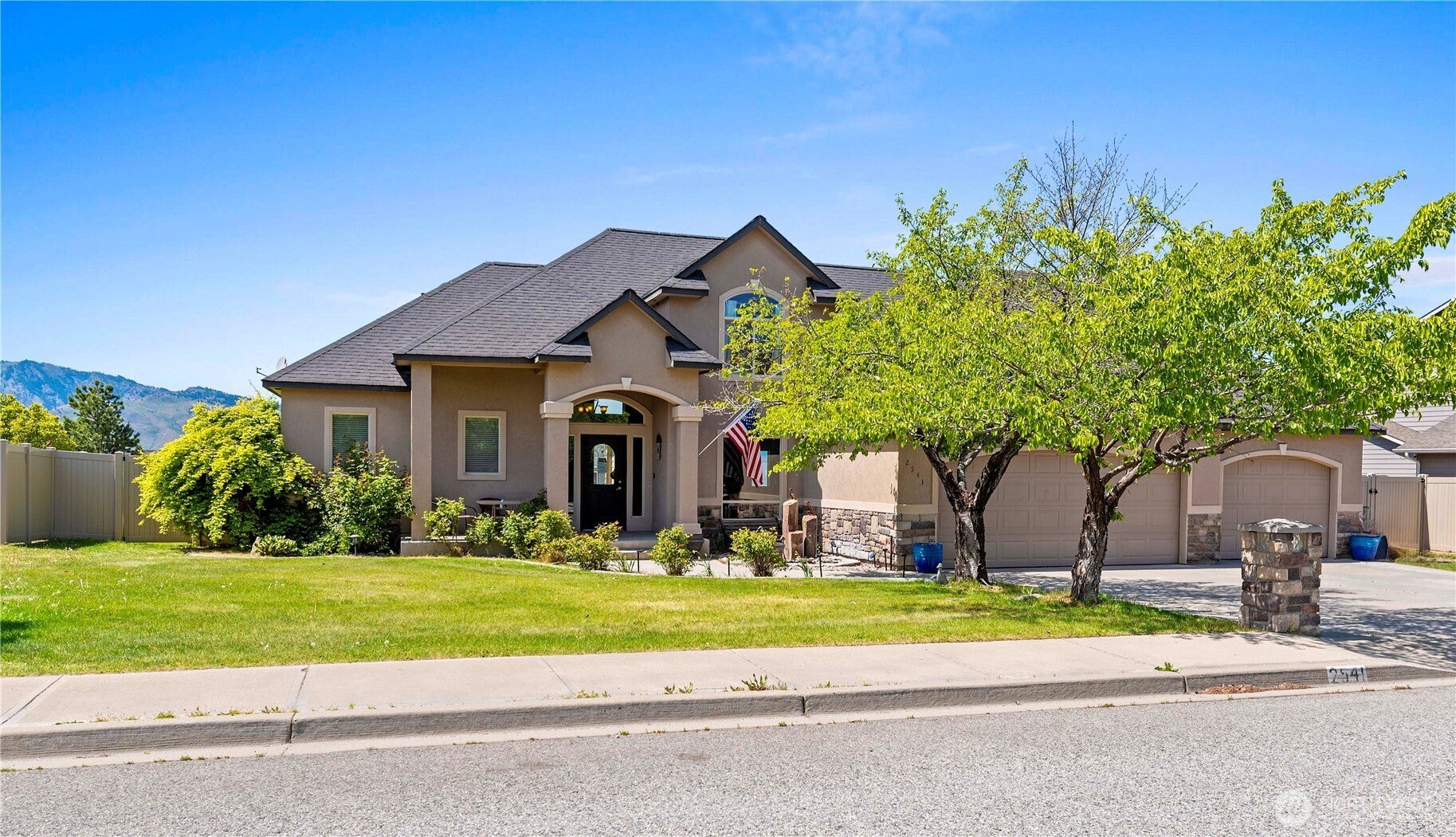 East Wenatchee, Washington, 98802, United States, 3 Bedrooms Bedrooms, ,3 BathroomsBathrooms,Residential,For Sale,1805668