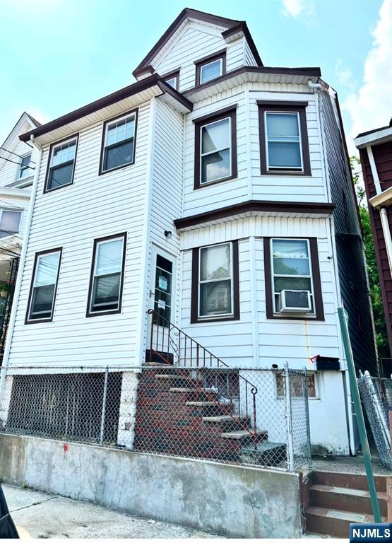 Paterson, New Jersey, 07522, United States, 5 Bedrooms Bedrooms, ,2 BathroomsBathrooms,Residential,For Sale,1858140