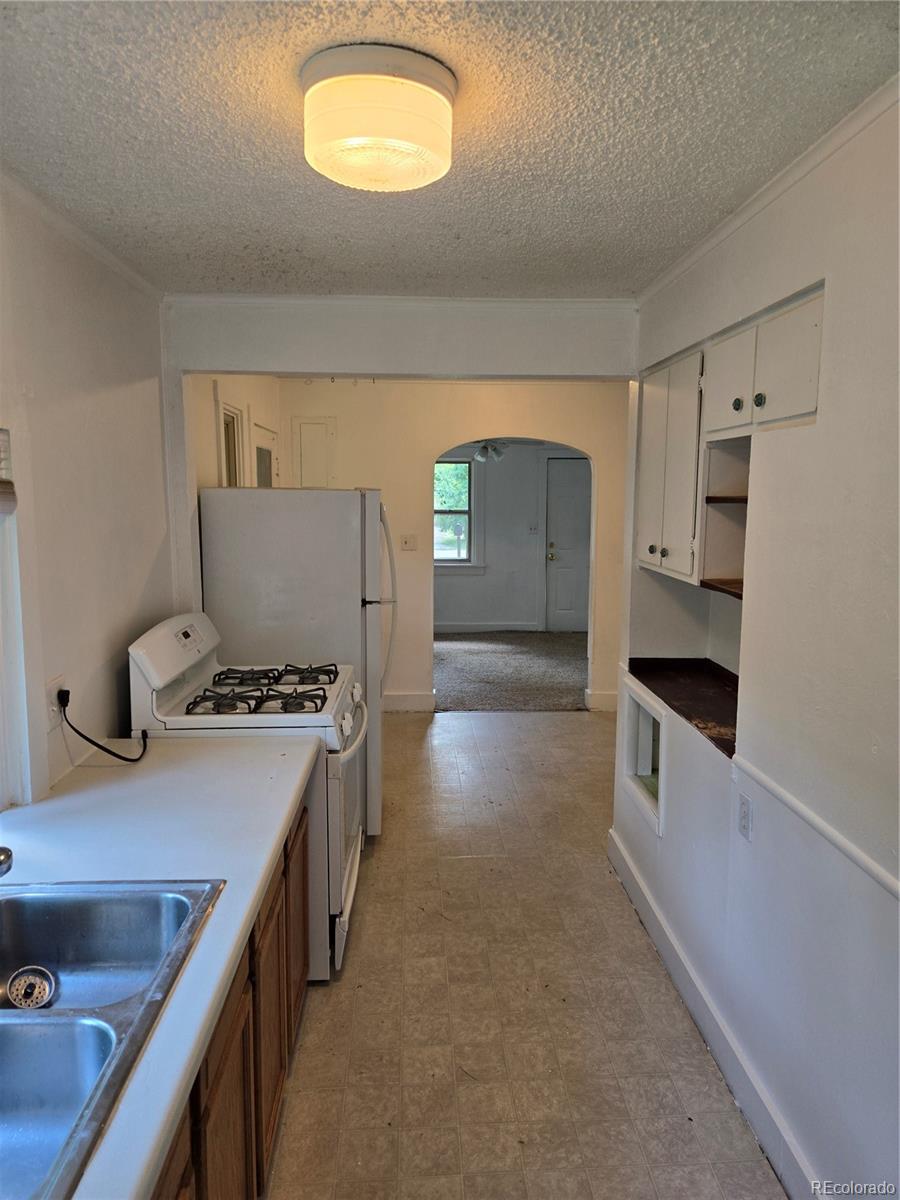 Lakewood, Colorado, 80215, United States, 4 Bedrooms Bedrooms, ,2 BathroomsBathrooms,Residential,For Sale,1875138