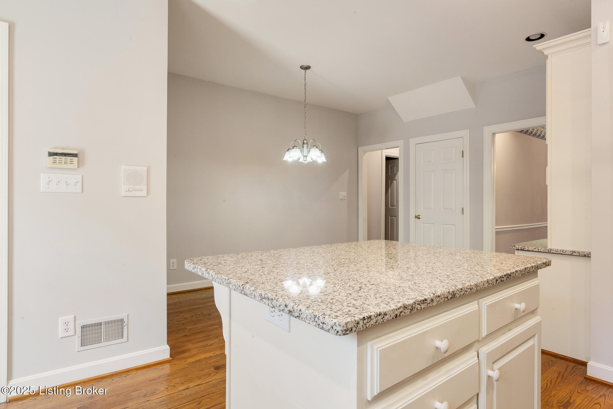 Prospect, Kentucky, 40059, United States, 3 Bedrooms Bedrooms, ,4 BathroomsBathrooms,Residential,For Sale,1754796