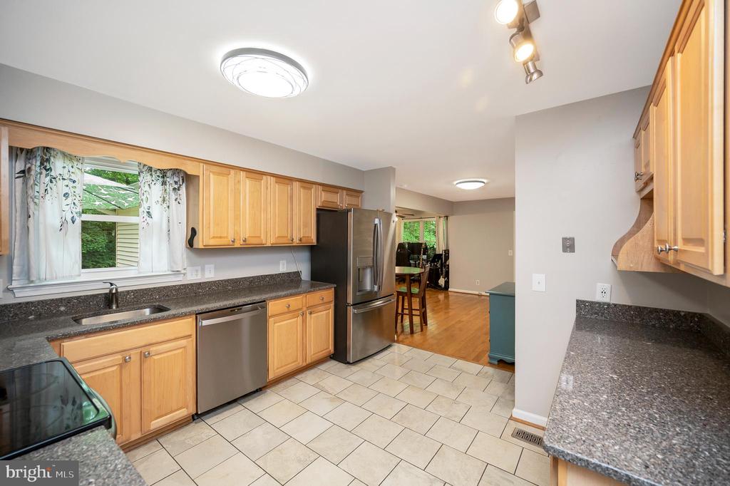 Fredericksburg, Virginia, 22406, United States, 3 Bedrooms Bedrooms, ,2 BathroomsBathrooms,Residential,For Sale,2049336
