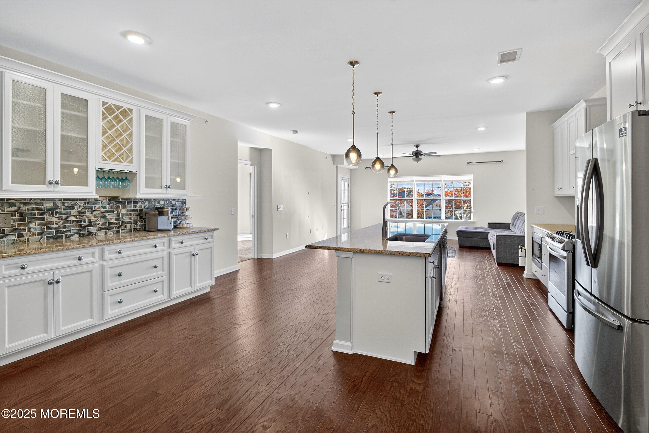 Parlin, New Jersey, 08859, United States, 2 Bedrooms Bedrooms, ,3 BathroomsBathrooms,Residential,For Sale,1989298