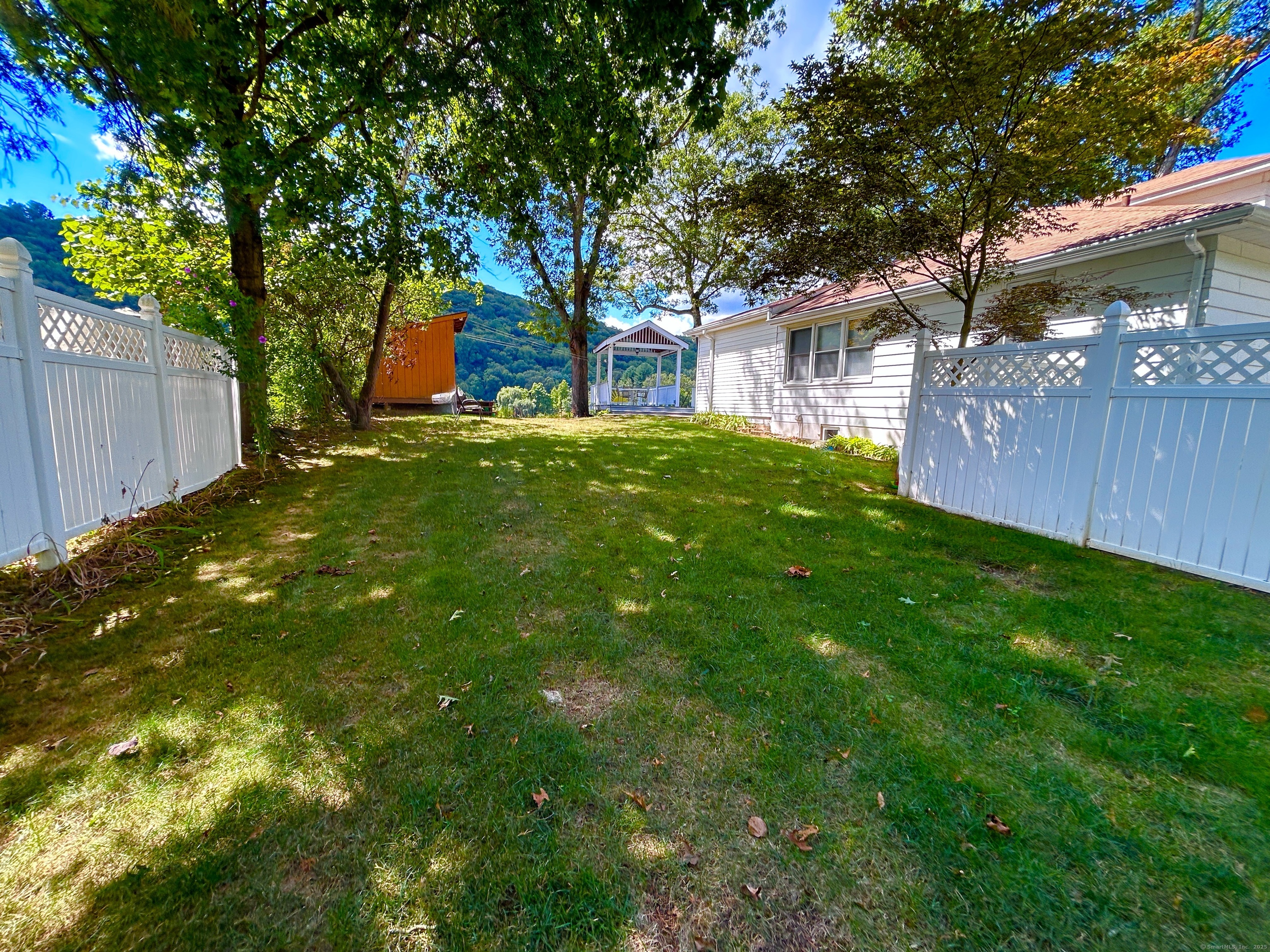 Seymour, Connecticut, 06483, United States, 3 Bedrooms Bedrooms, ,2 BathroomsBathrooms,Residential,For Sale,1933052