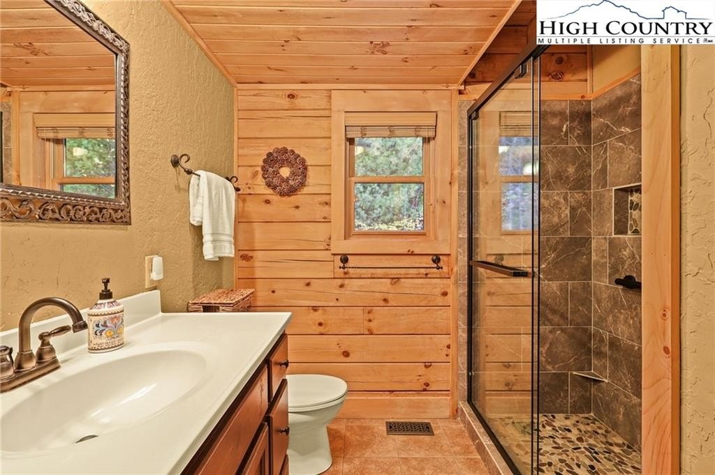 Ferguson, North Carolina, 28624, United States, 3 Bedrooms Bedrooms, ,2 BathroomsBathrooms,Residential,For Sale,1989940