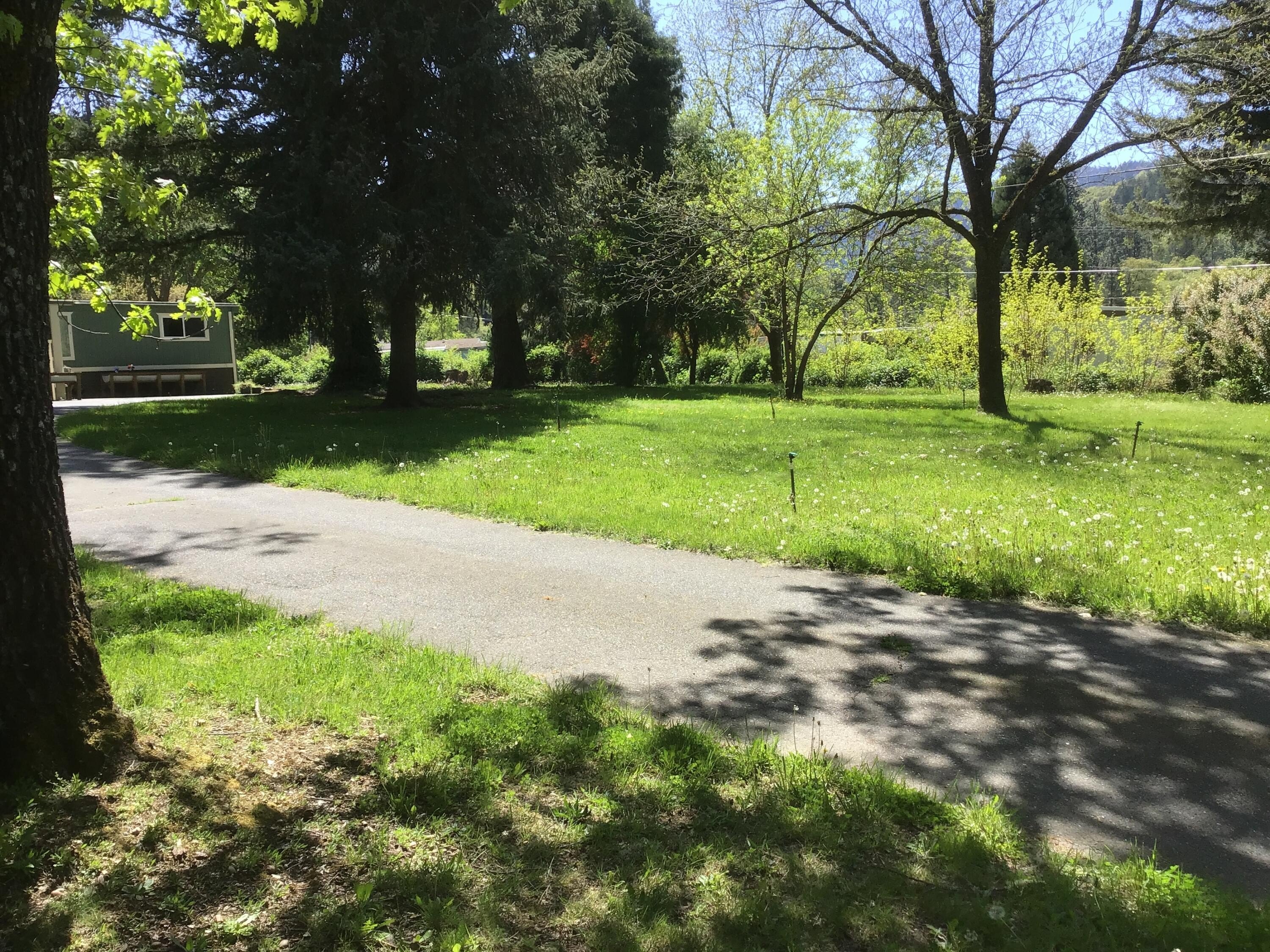 Grants Pass, Oregon, 97527, United States, 4 Bedrooms Bedrooms, ,3 BathroomsBathrooms,Residential,For Sale,1984338