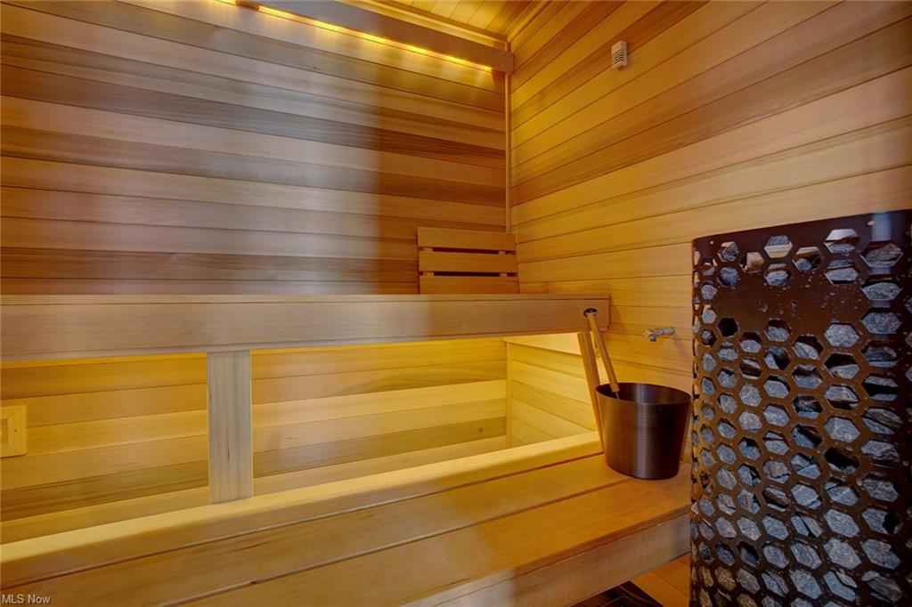 Williamstown, West Virginia, 26187, United States, 5 Bedrooms Bedrooms, ,8 BathroomsBathrooms,Residential,For Sale,1980118