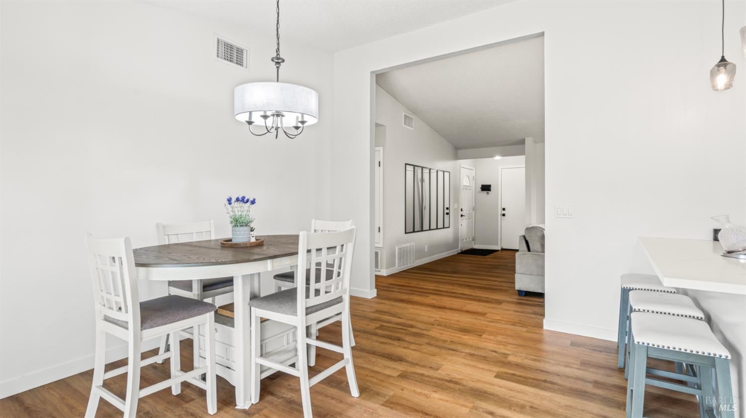 Vacaville, California, 95687, United States, 3 Bedrooms Bedrooms, ,2 BathroomsBathrooms,Residential,For Sale,1959239