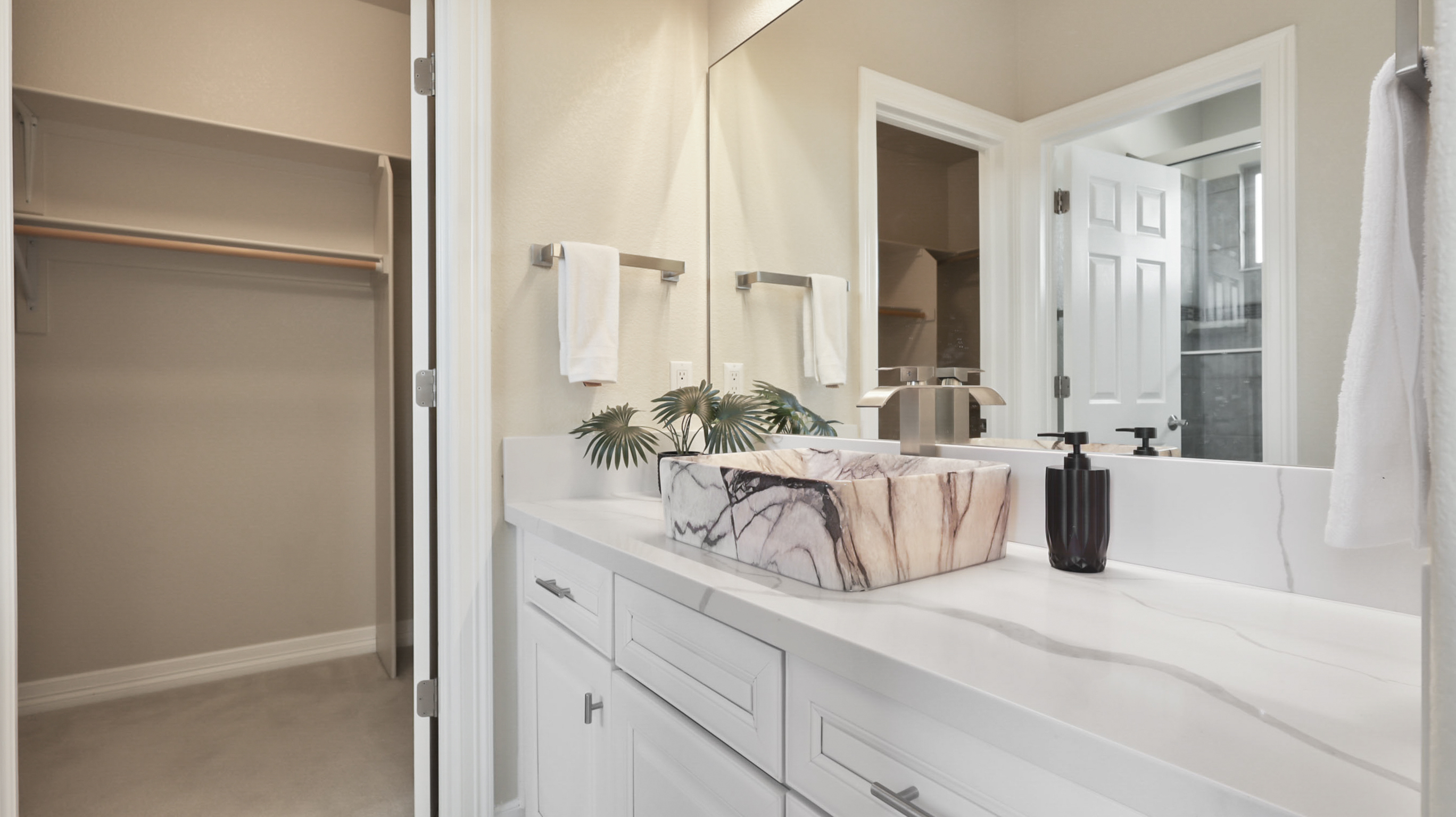 Lone Tree, Colorado, 80124, United States, 5 Bedrooms Bedrooms, ,5 BathroomsBathrooms,Residential,For Sale,1988752