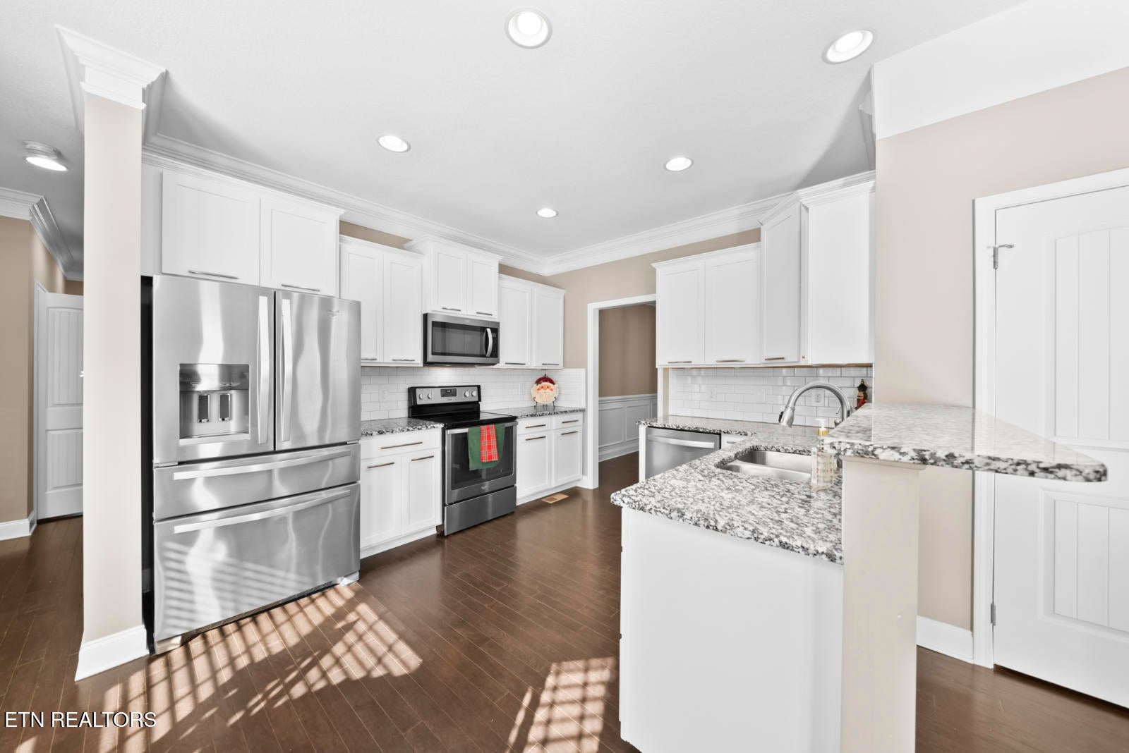 Oak Ridge, Tennessee, 37830, United States, 4 Bedrooms Bedrooms, ,3 BathroomsBathrooms,Residential,For Sale,2003025