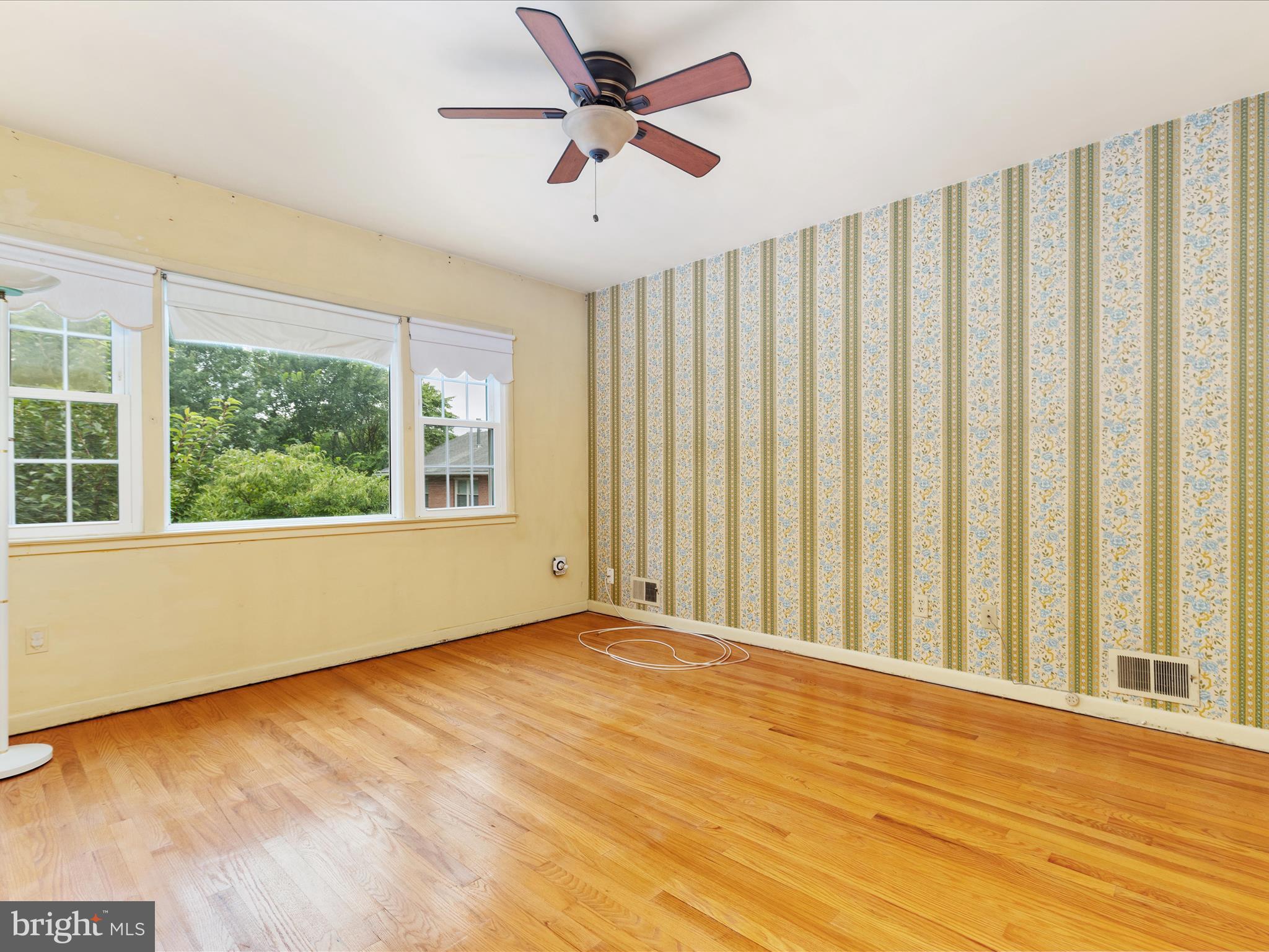 Falls Church, Virginia, 22043, United States, ,Residential,For Sale,1914114