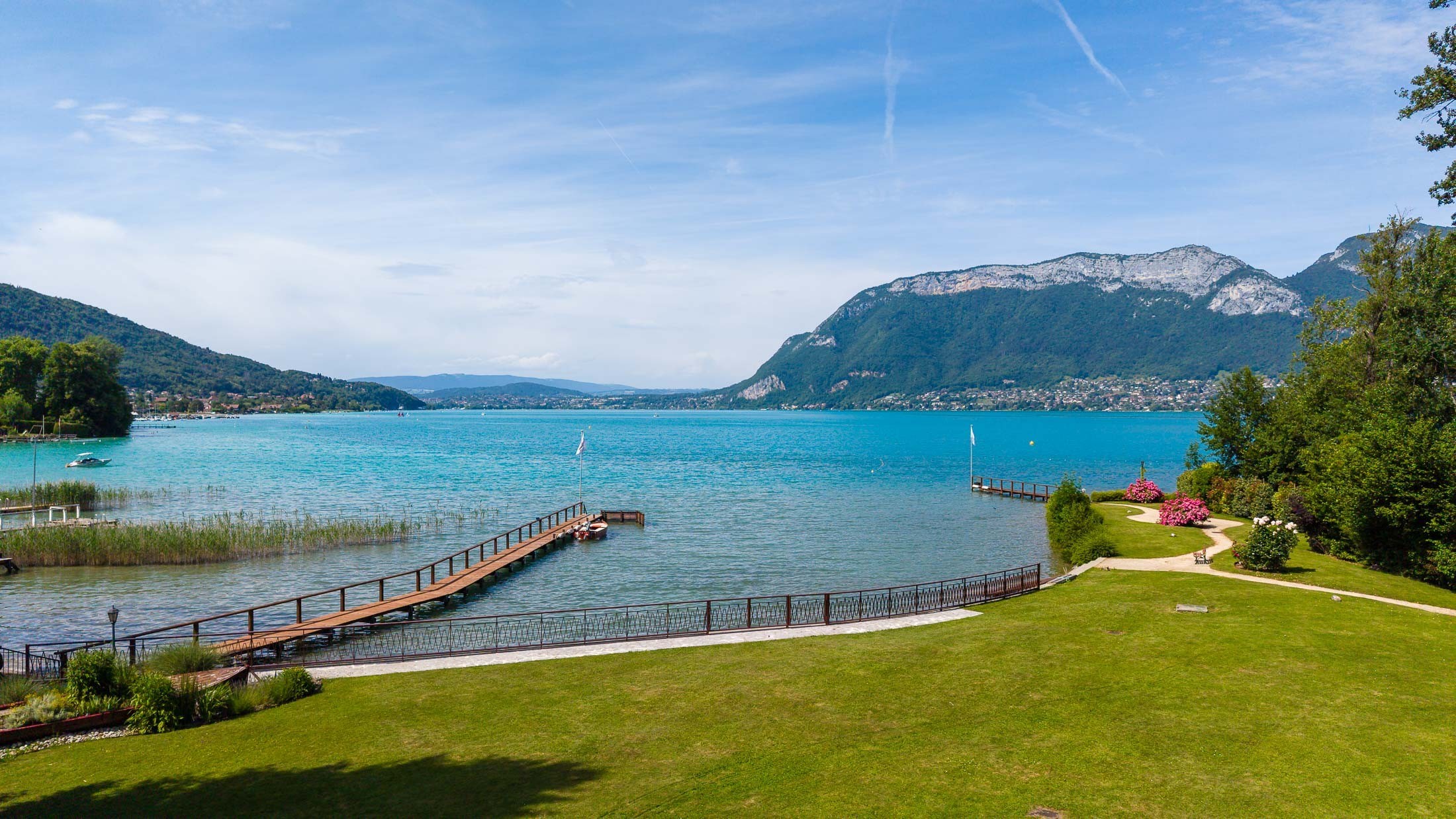 Exceptional property, unique waterfront location on Annecy
