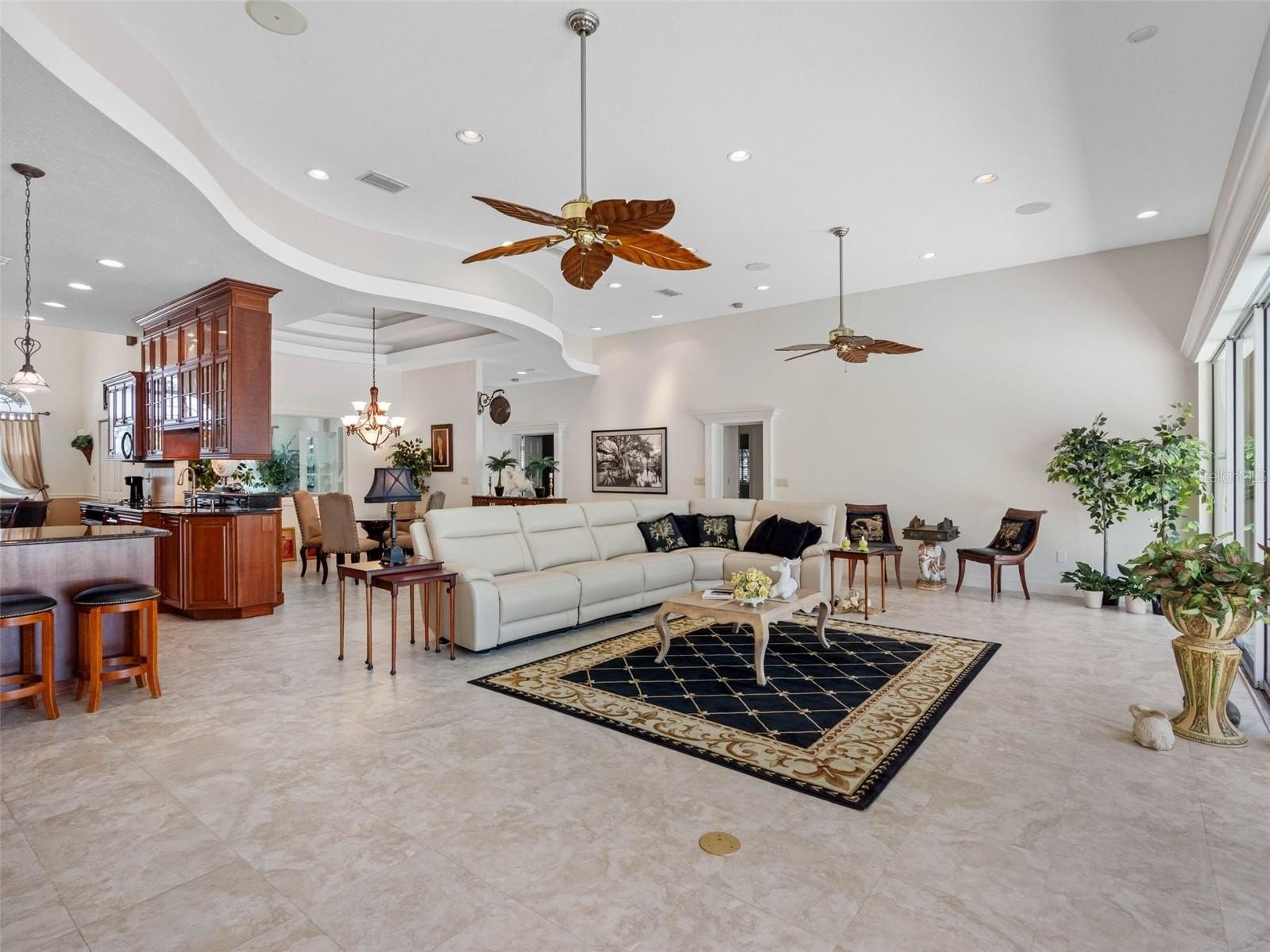 CLEARWATER BEACH, Florida, 33767, United States, 3 Bedrooms Bedrooms, ,3 BathroomsBathrooms,Residential,For Sale,1979132